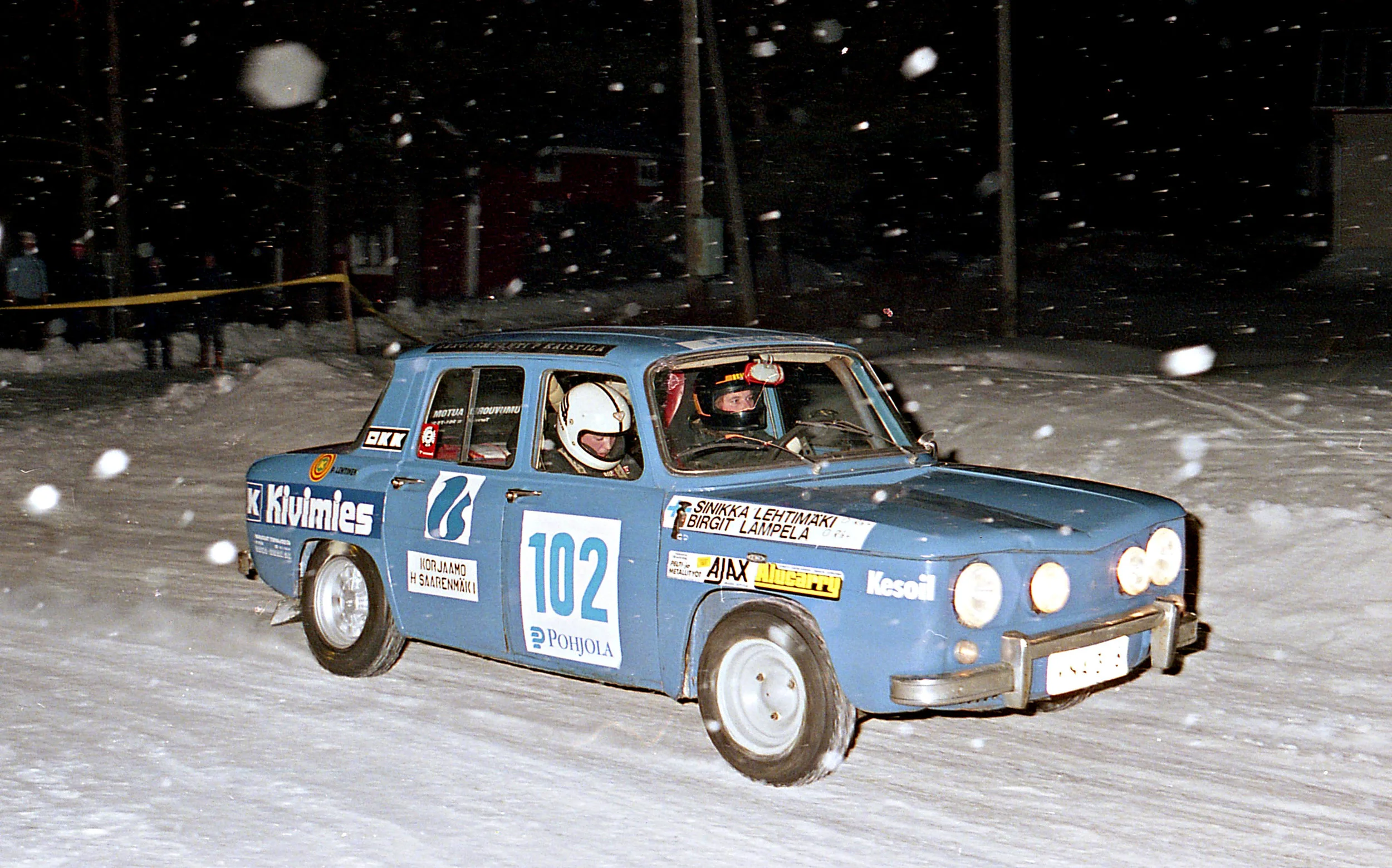 Birgit Lampela-Sinikka Lehtimäki Pohjanmaa-rallissa vuonna 1981 tai -82. Kuva Eero Auvinen