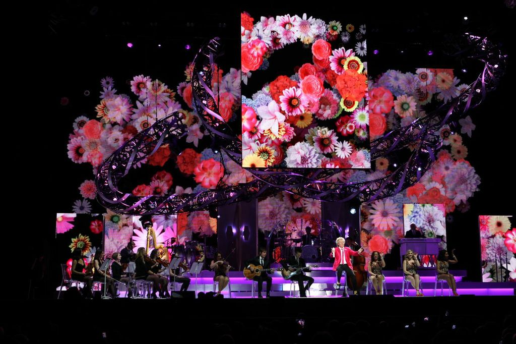 The mid-show acoustic set, with some great graphics by Mark Payne aka "Pope."