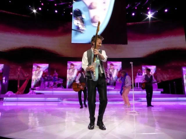 Maggie May solo. ("Hey, can you guys please hold it down back there, I'm doing the Ronnie Wood solo!"