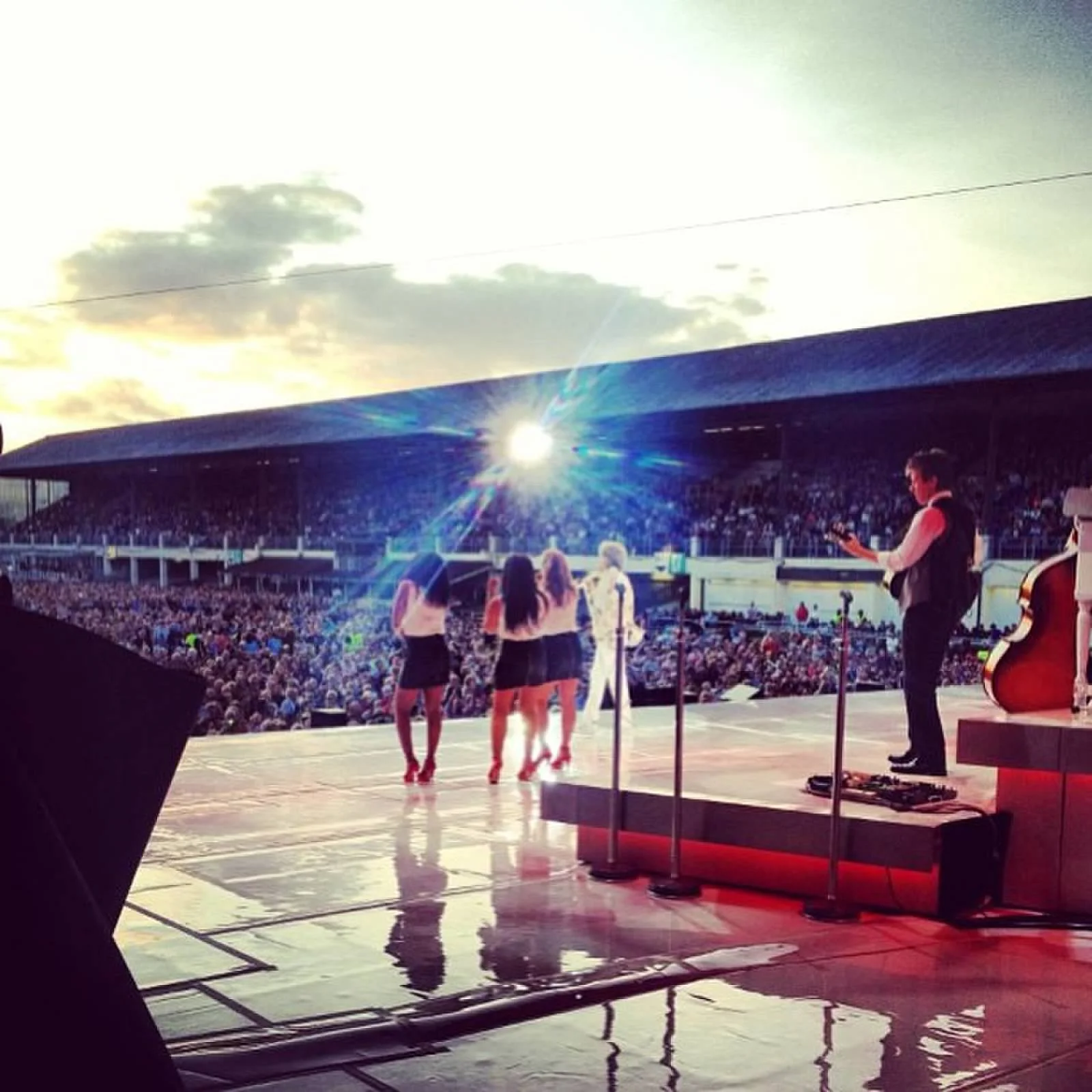 30,000 people at the Dublin show. Yes!