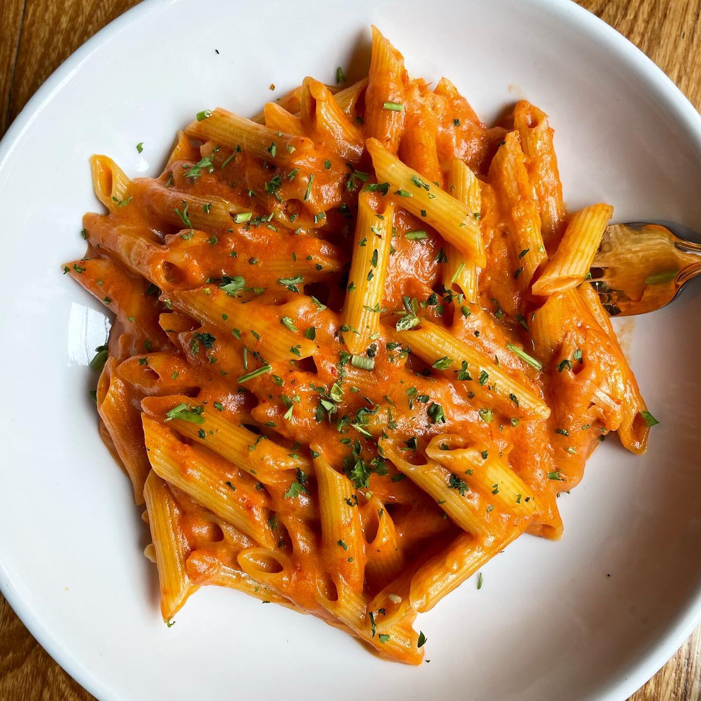 dining week daily LUNCH SPECIAL! the spicy 🌶 alfredo bake 🧀 comes with choice of side salad &amp; hot oil appetizer 🔥 🍅 $15!
.
.
#lunch #special #pastabilities #syracuse #diningweek