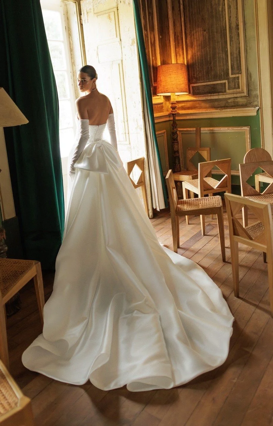 Artemis + Overskirt