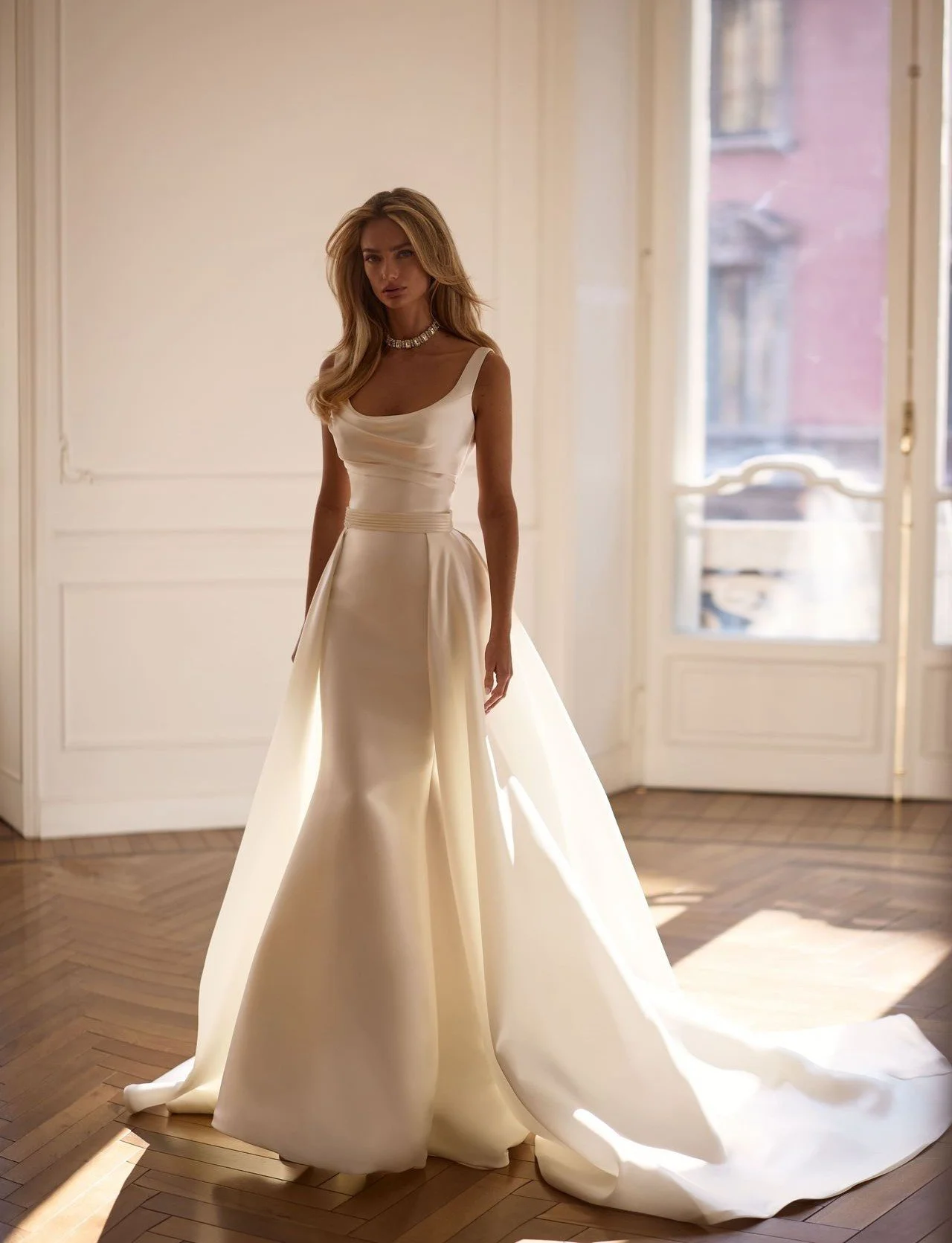 Elviana + Overskirt