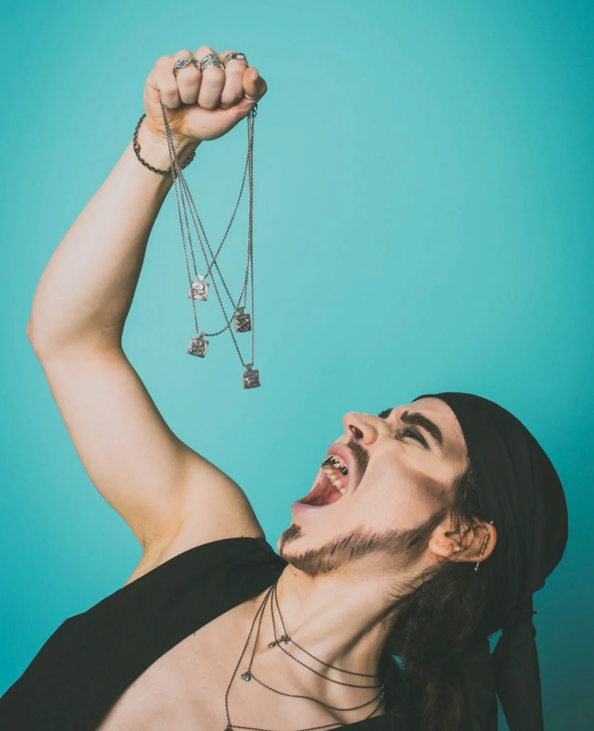 Don&rsquo;t want a tropey goth vibe for a Memento mori jewelry shoot? Flip that narrative and go with a drag king pirate!

GreyFriars dropping February 24th

Amazing pirate model: @angelxxlia 
Amazing photos: @seanpauldenny