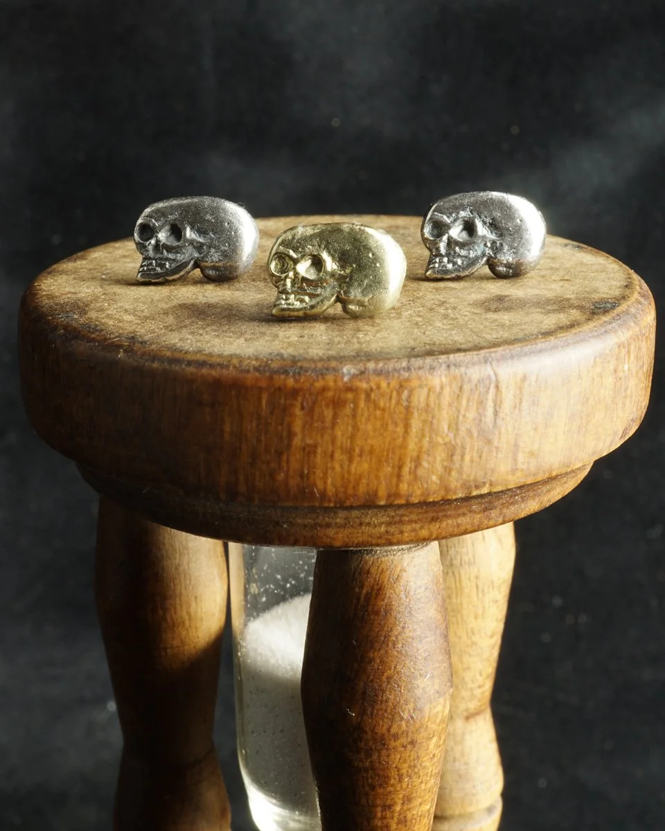 skullstuds_hourglass.jpg