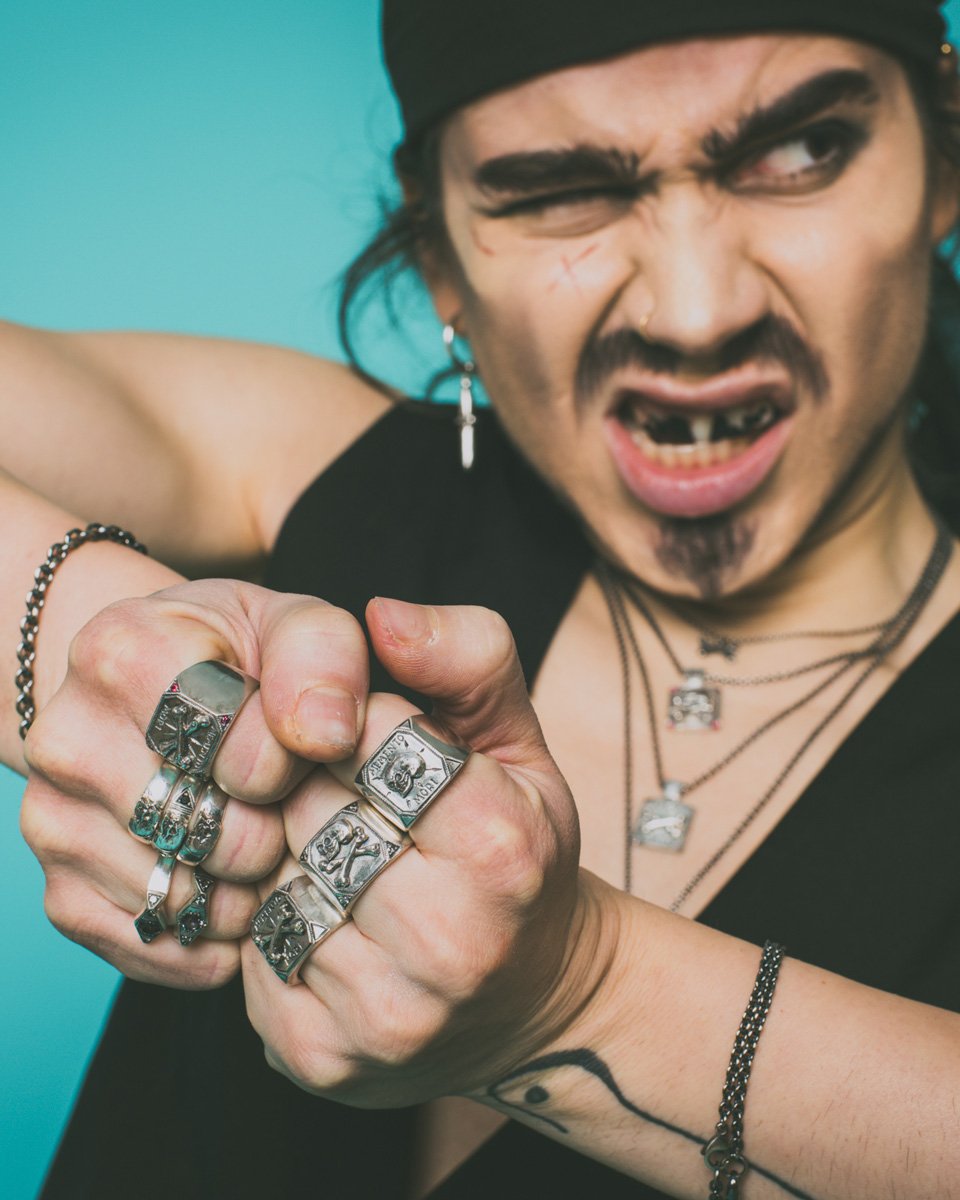 IGcropSKULL AND CROSSBONES DRAG KING 2025 12 06-2473.jpg