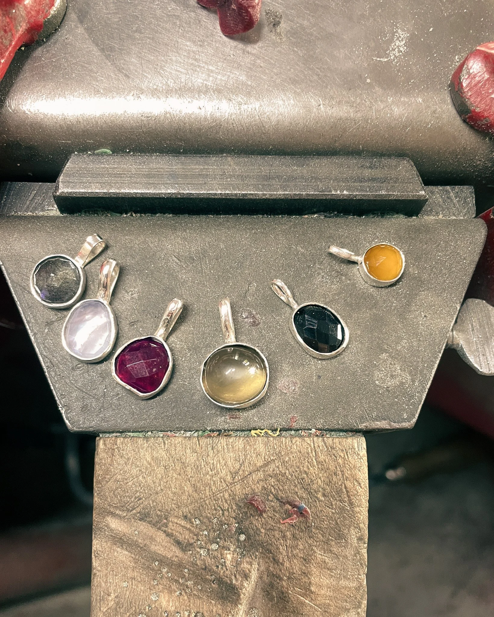 6 Hour Intensive: Bezel Set Pendant
