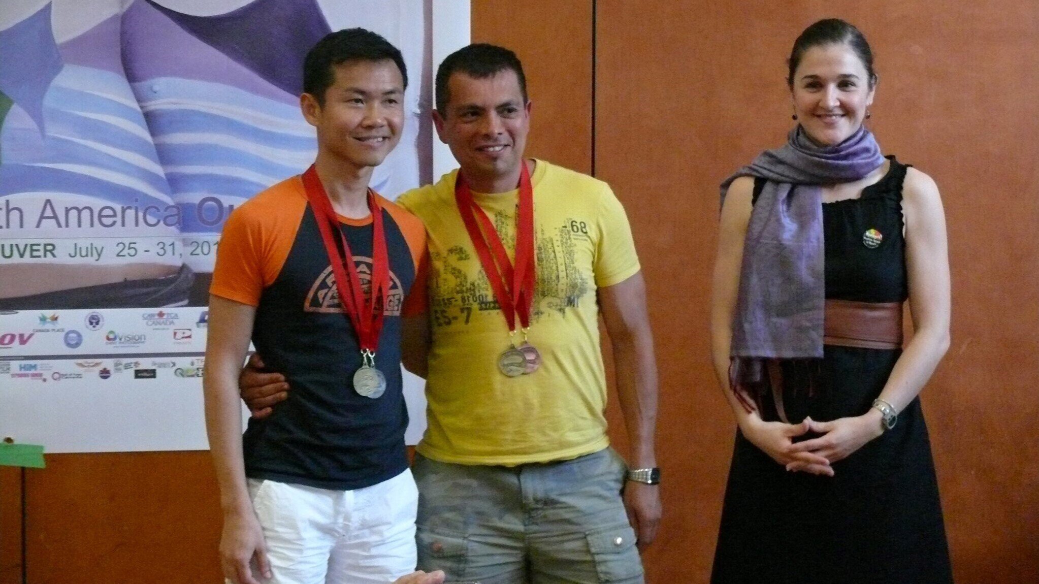 2011 - Outgames de Vancouver - Puis, remporte l'or avec son partenaire Seksan en Double
