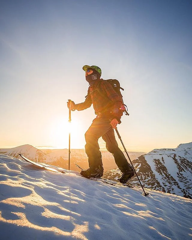 Post dinner touring from camp to ride the last light of the day away. We were treated to perfect spring corn snow bathed in golden rays… Dreams 👌

@SparkRandD @JonesSnowboards @MonsRoyale @SmithOpticsNZ @CactusOutdoor @Airblaster @KukuCampers
📷 #Nikon #D4s 17-35mm f/2.8 at 20mm, f/5.6, 1/1000s, ISO 100