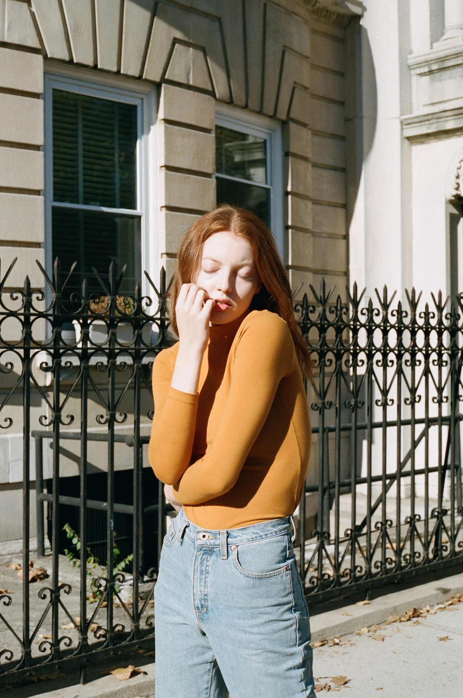 amber_mahoney_laura_sims_wonderland_magazine_001.jpg