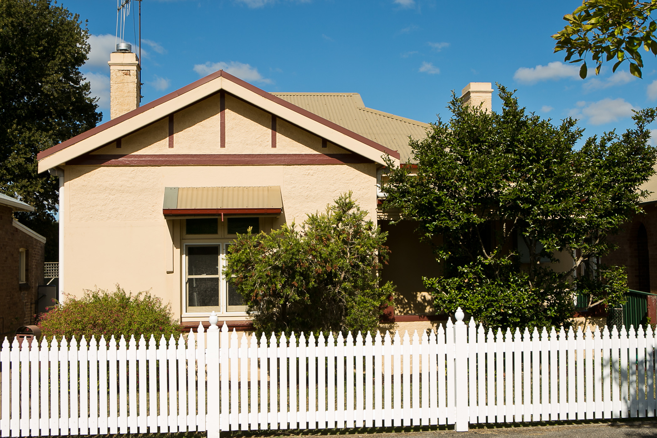 Dreamer's Cottage in Orange