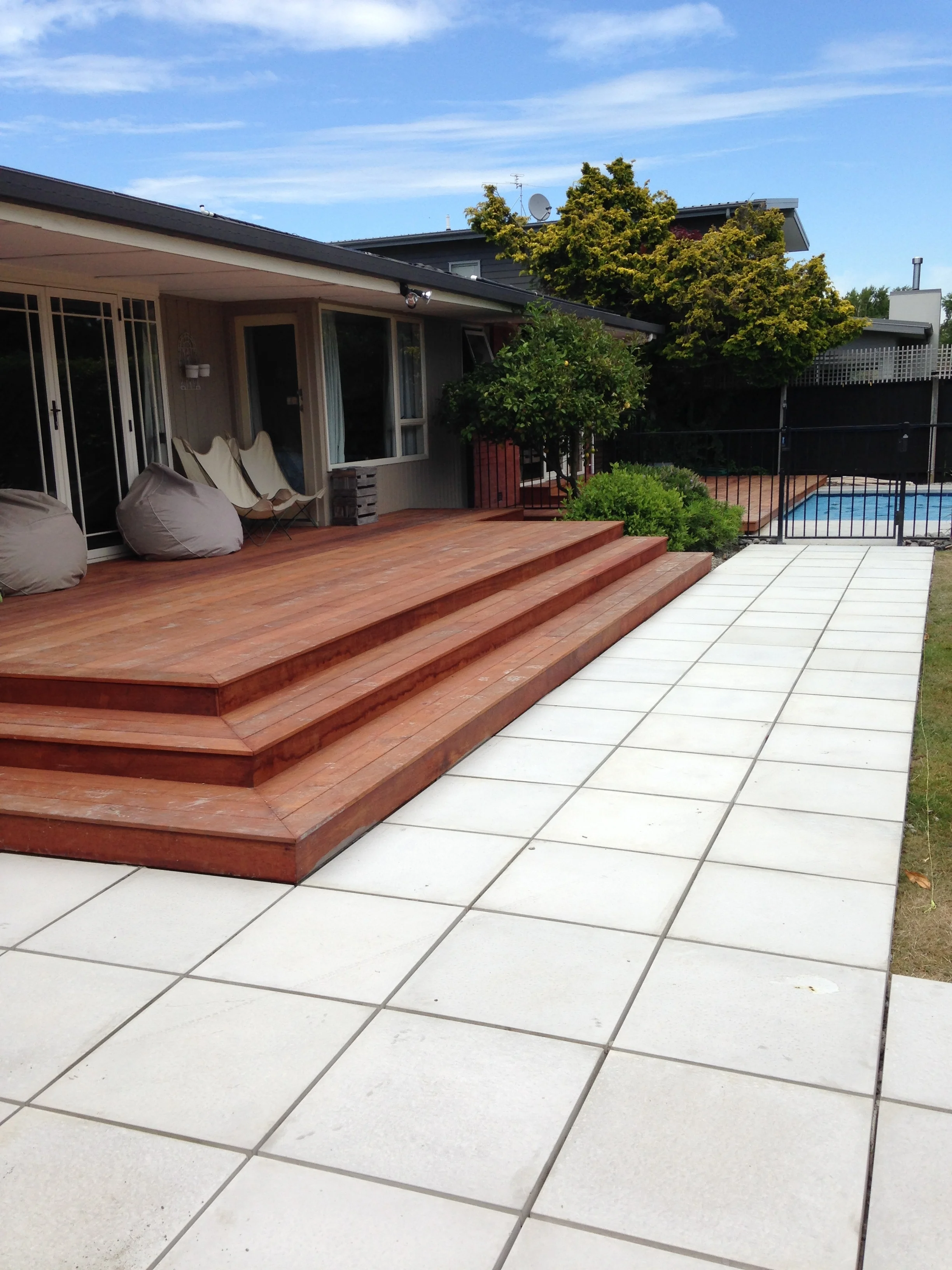 Hardwood decking & paving