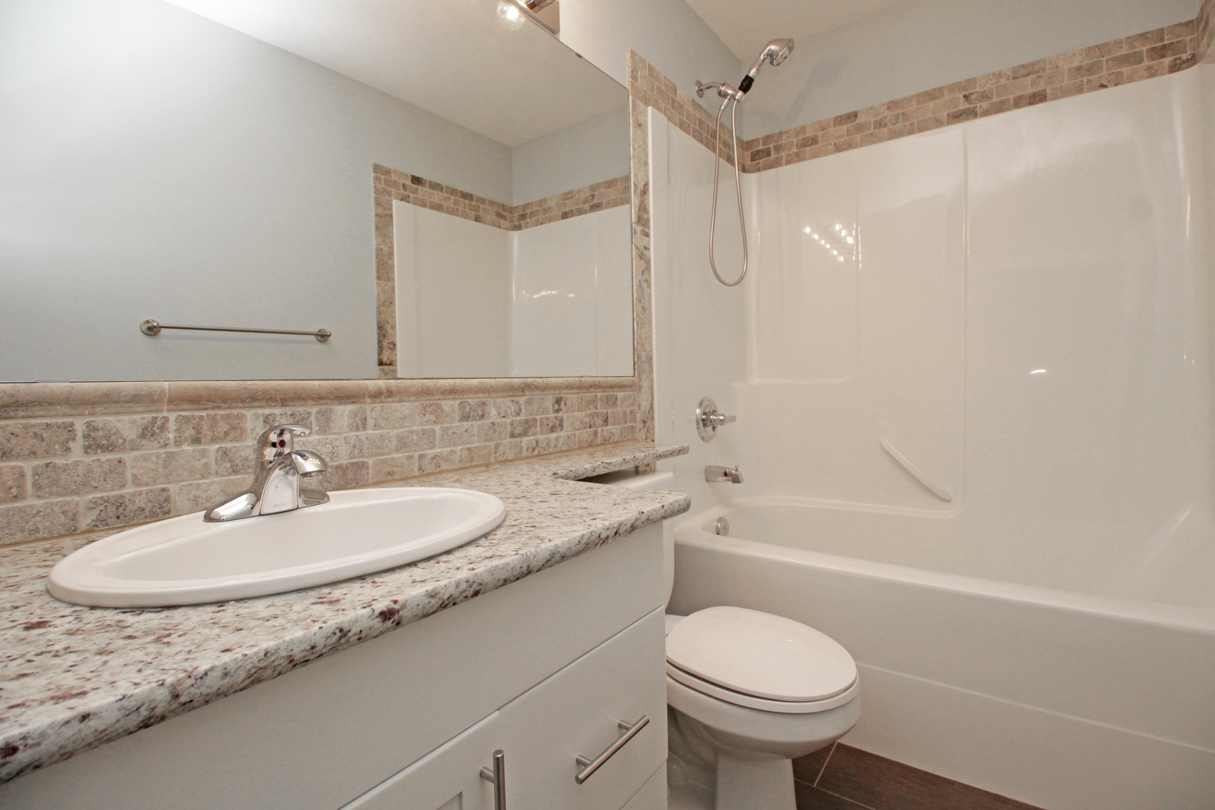 Main Bath.jpg