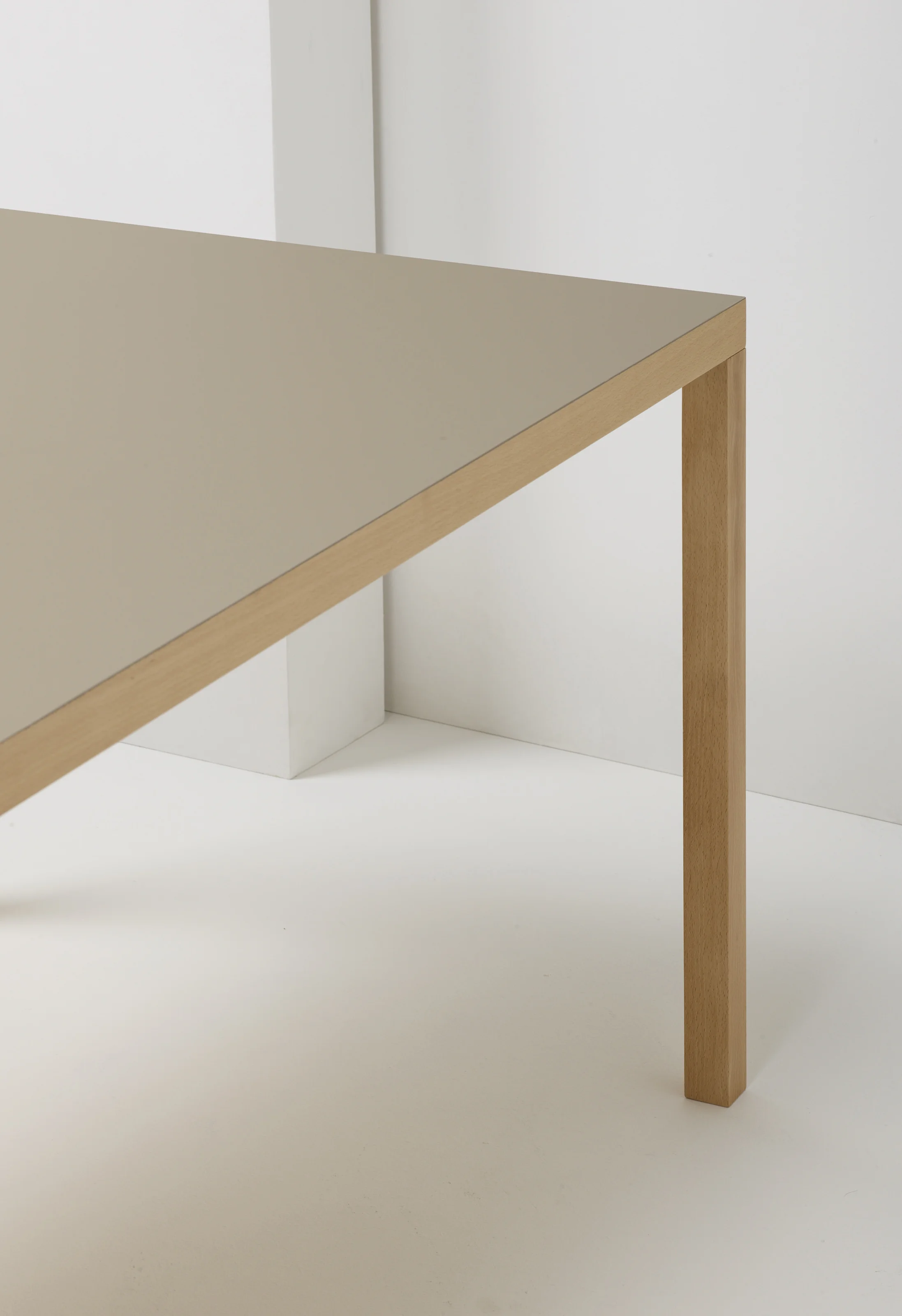 Mattiazzi_Primo_Table_KonstantinGrcic_4.jpg