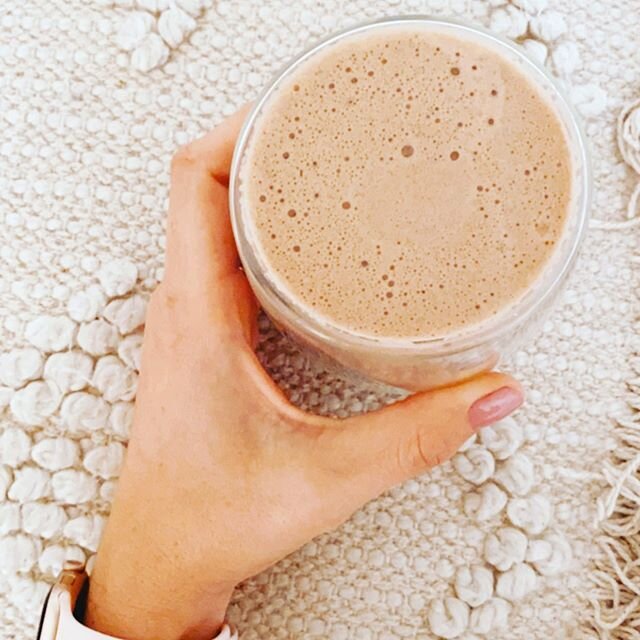 PMS AF hot choc// Aside from the hormonal component associated with PMS which you and I will address... sometimes those cravings are a big hairy fat mole! I nearly picked up 6 twirls, 4 mint choc aeros, 9 jars of Nutella and a packet of salt and vine