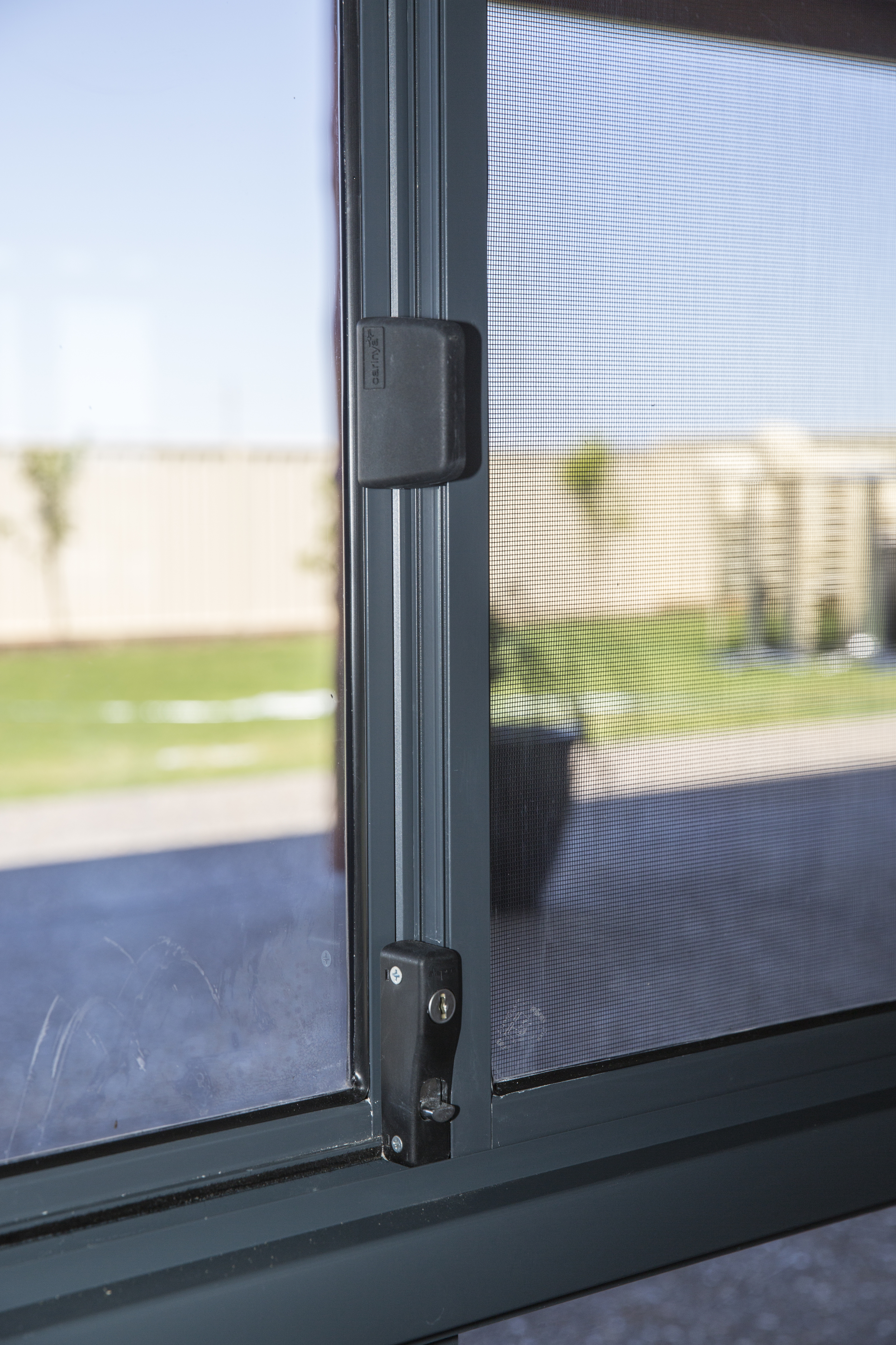 Sliding window close