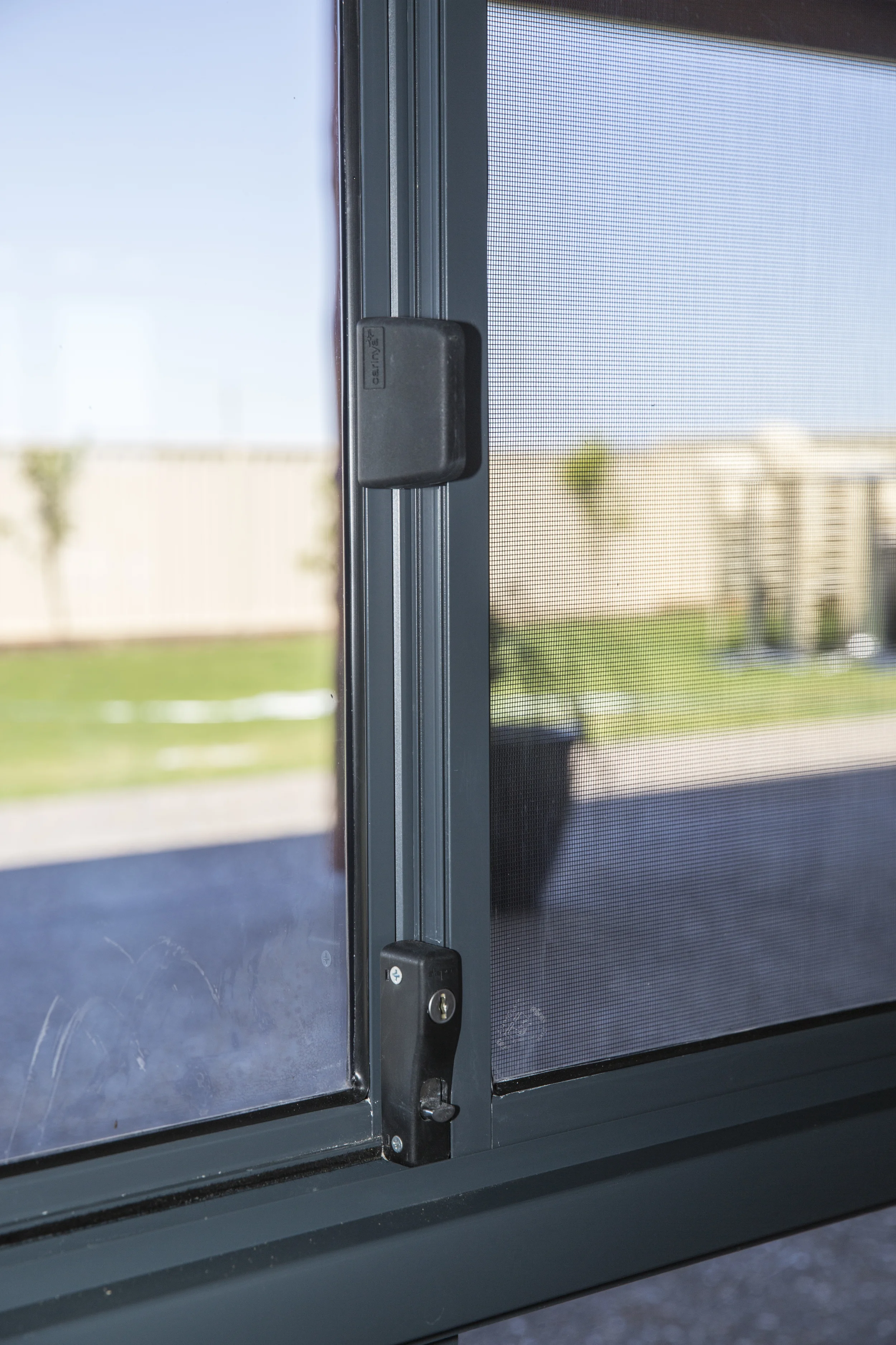 Sliding window close