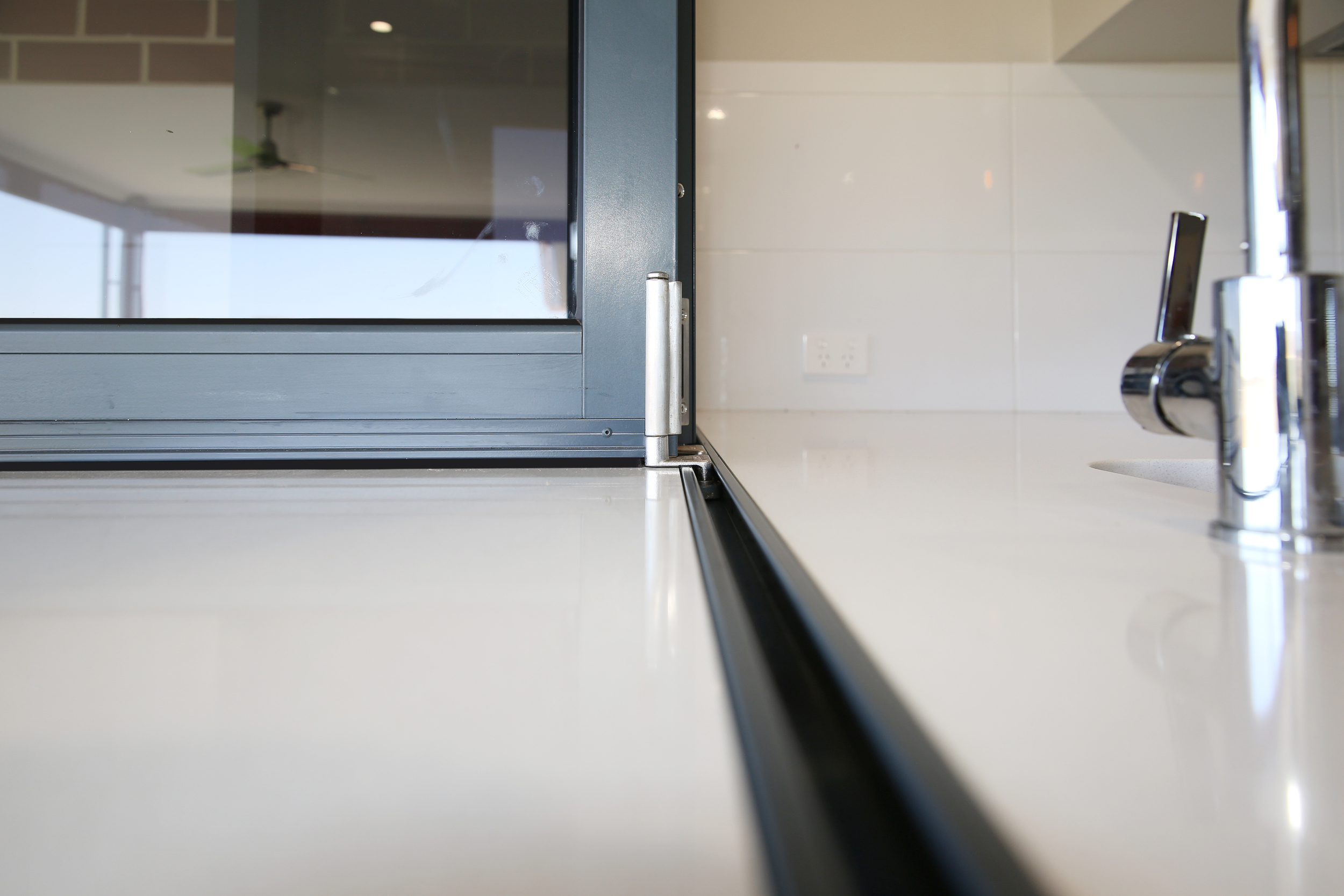 BI FOLDING WINDOW & DOOR