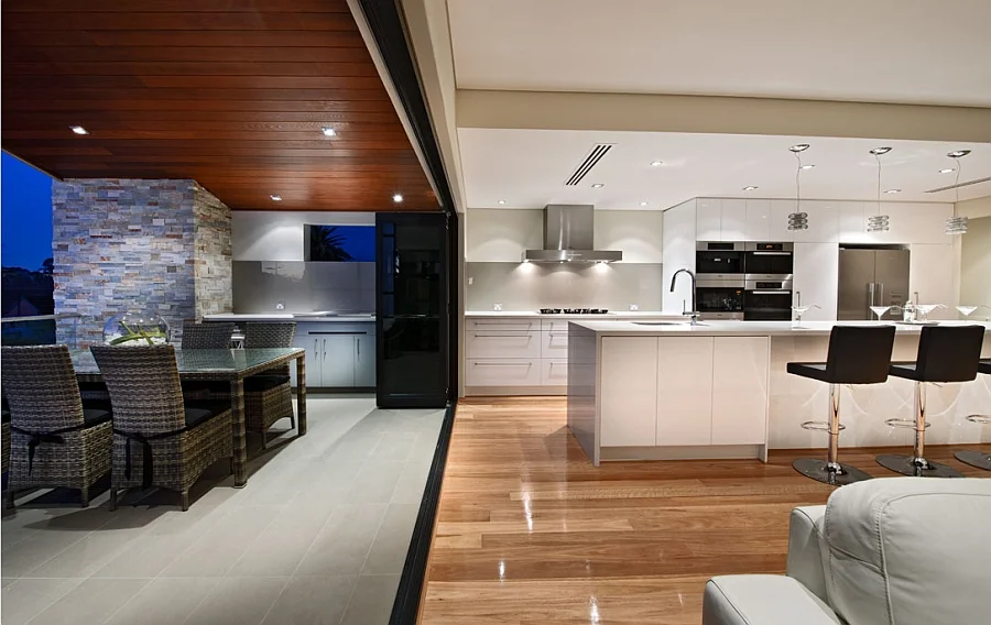 Kitchen-conneted-with-the-alfresco-dining-space-using-glass-.jpg