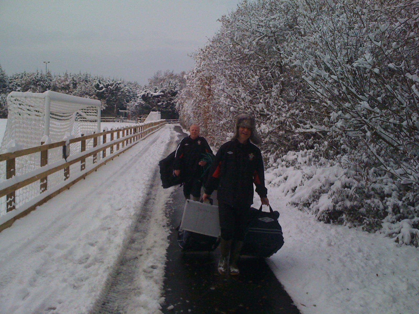 All kinds of weather the kit gets through ! Mark and Dave doing a fantastic and tireless job at Southampton in 2010/2011 winter @KitmanForbsey @Southampton