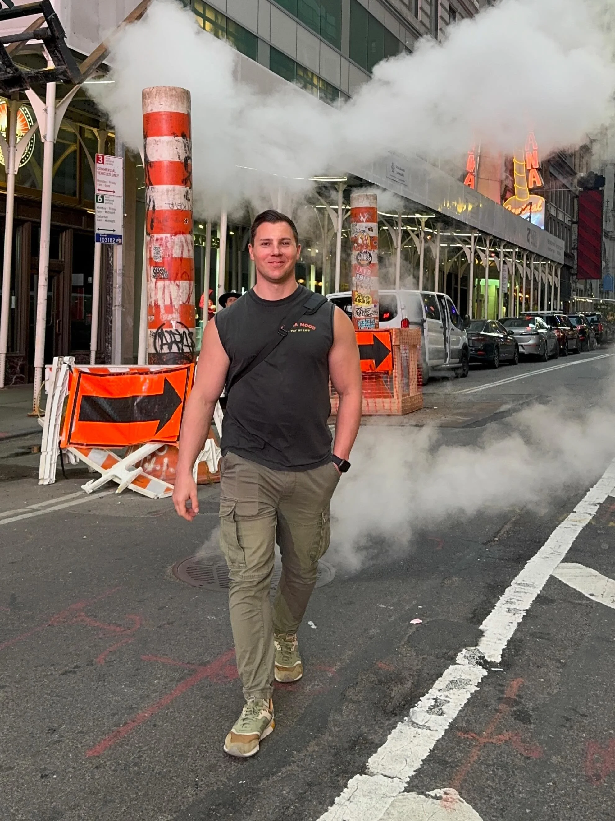 🗽 New York erinnert mich t&auml;glich daran, warum Fitness dort oft anders wirkt als in vielen Teilen Europas.

Hier scheint k&ouml;rperliche Leistungsf&auml;higkeit nicht nur Hobby zu sein. Sie ist Status, Energie und Ausdruck von Disziplin.

In NY