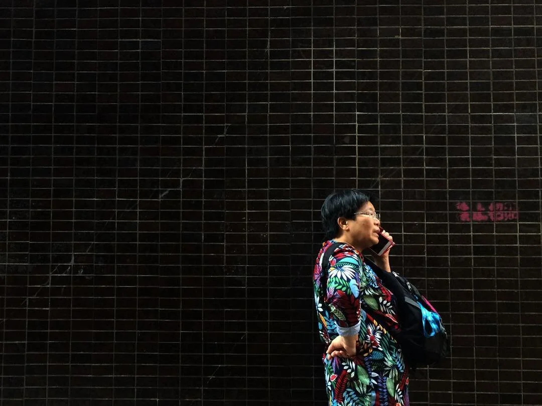 #hk #hkig #streetphotography #street #streetstyle #composition#hongkongers #everyday #everydayasia #everydayhongkong #hongkong #islanders_hk #lensonstreets #moment #FotoMobile#mobiography#deathb4digital#streetphotographymagazine#streetsgrammer