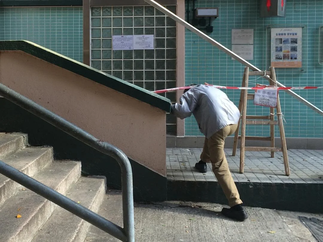 #hk #hkig #streetphotography #street #streetstyle #composition#hongkongers #everyday #everydayasia #everydayhongkong #hongkong #islanders_hk #lensonstreets #moment #FotoMobile#mobiography#deathb4digital