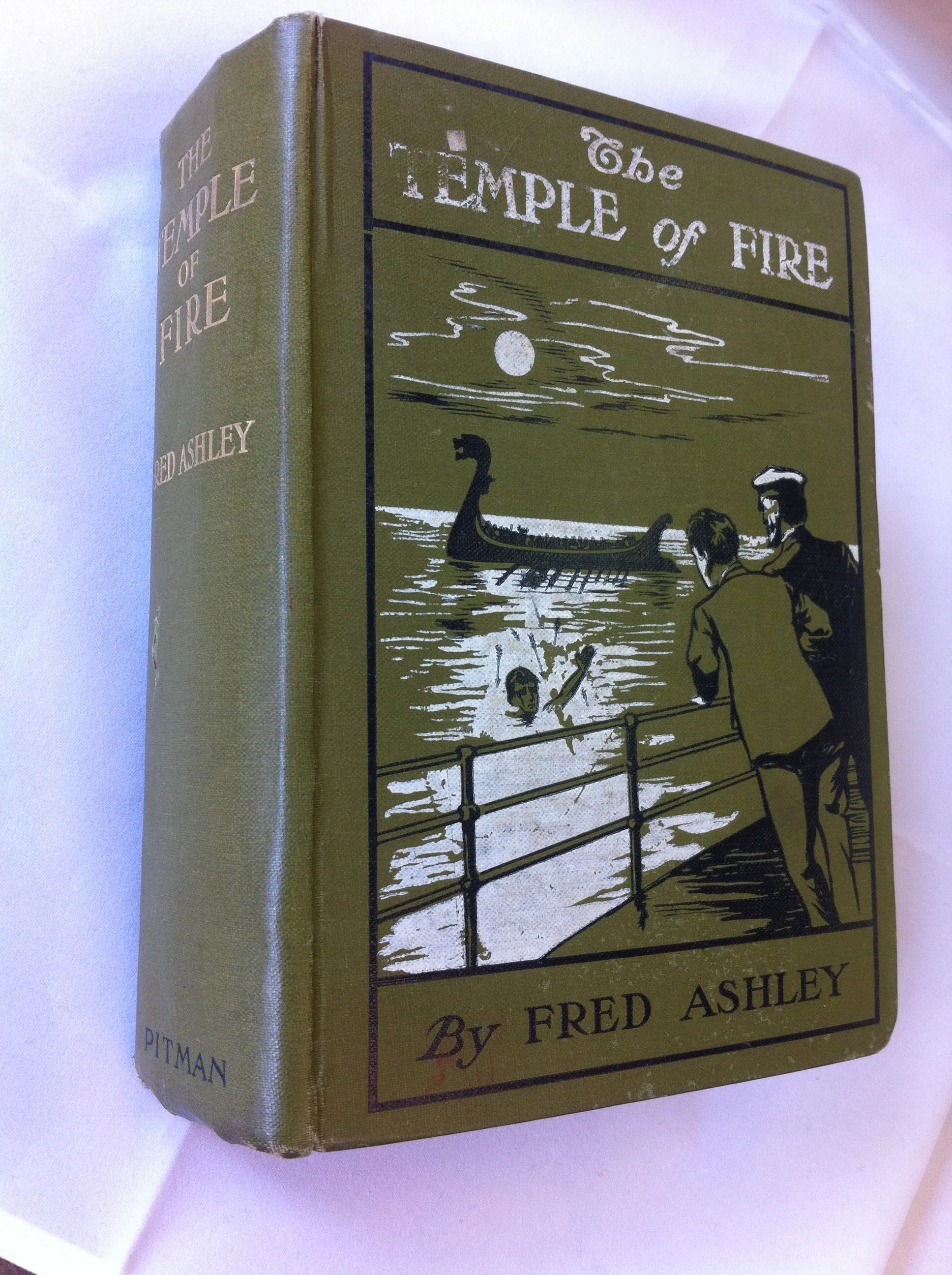 The Temple Of Fire or The Mysterious Island. A Romance Of The Southern Seas.   Ashley, Fred (Aubrey, Frank). Sir Isaac Pitman & Sons 1905