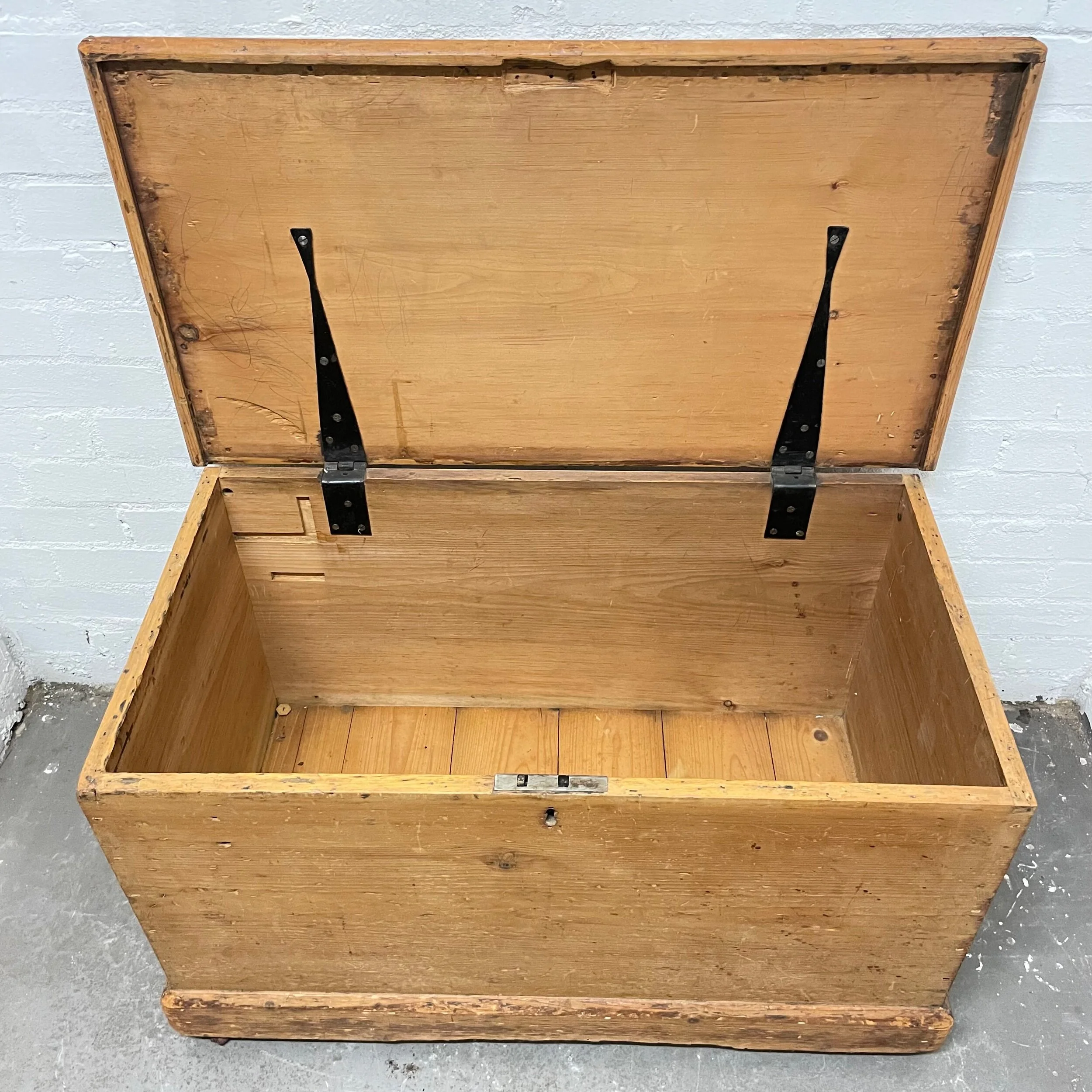 FE57F040-C037-4268-8FDD-40CE383ACCE6