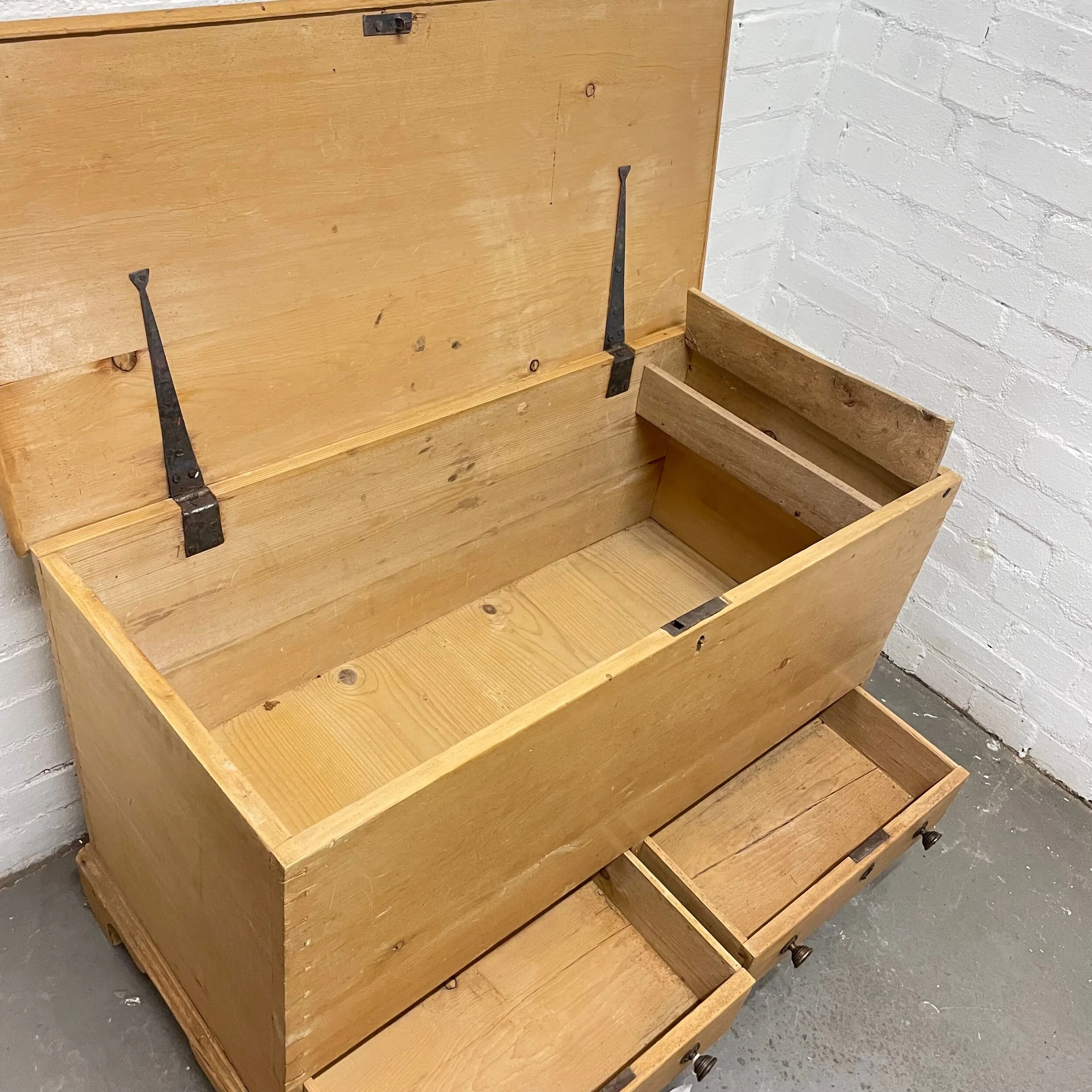 BE6690E3-40A0-4B4B-AFAB-FFA973633A85