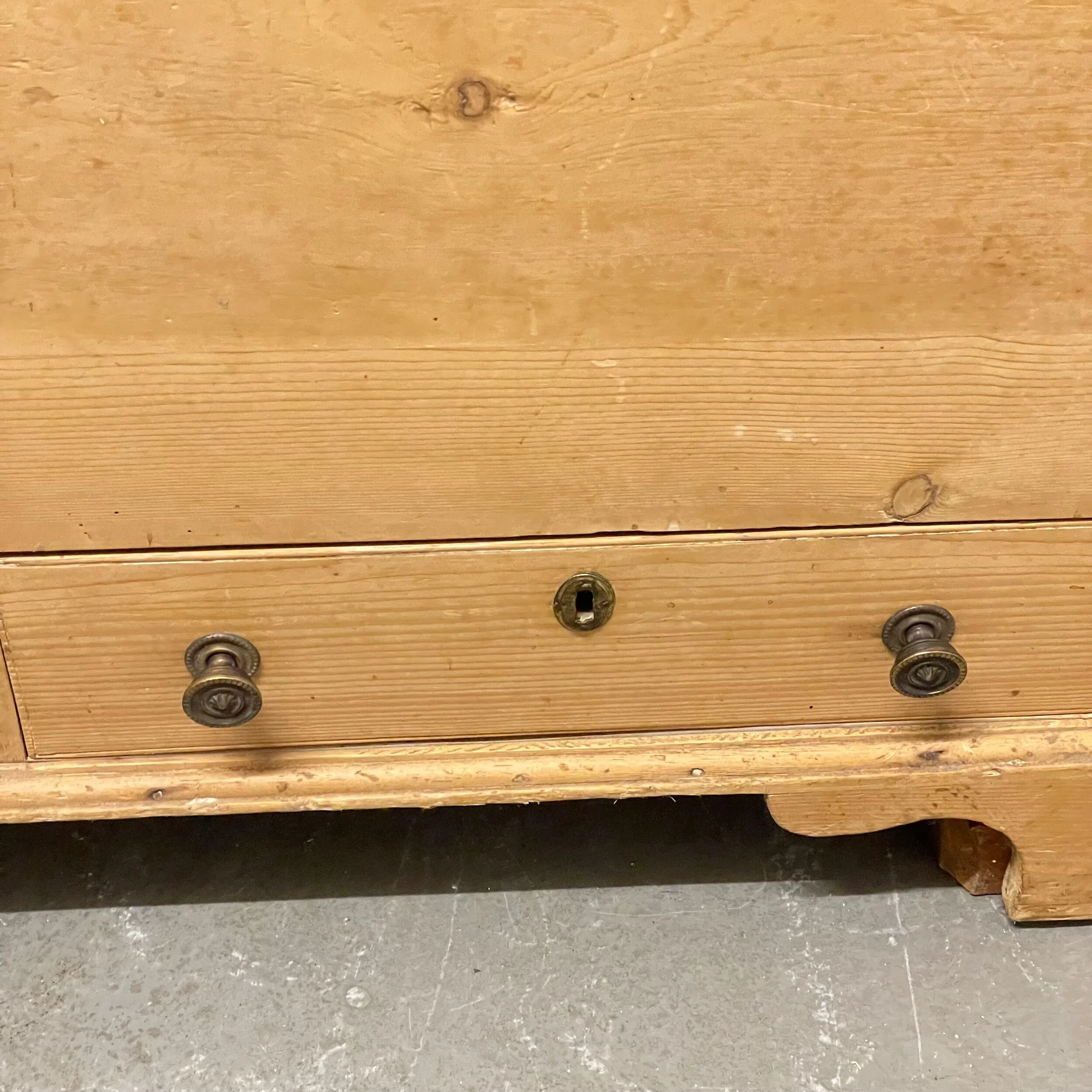 7B795A63-3E6A-40CD-87E7-6BDA678516C1