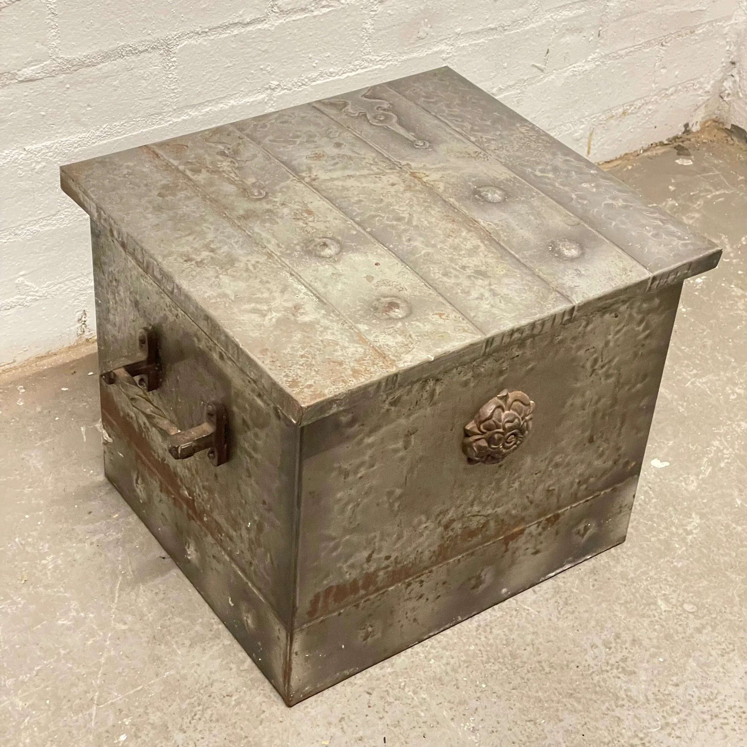 8C90607E-FDA8-4A5D-A1E9-774C78EB7992