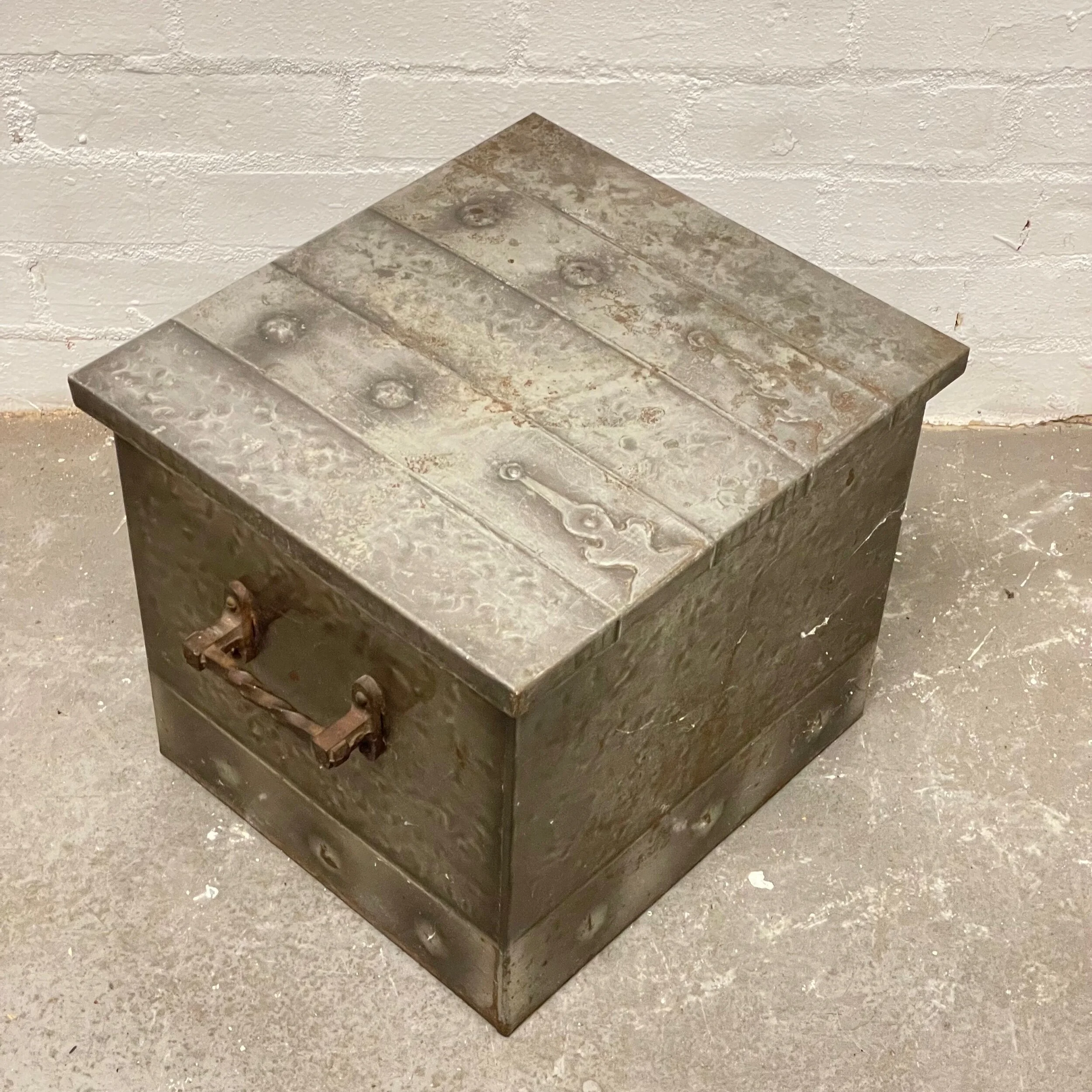 0C6A27F7-ED85-4094-B16C-BB1697A0A17E