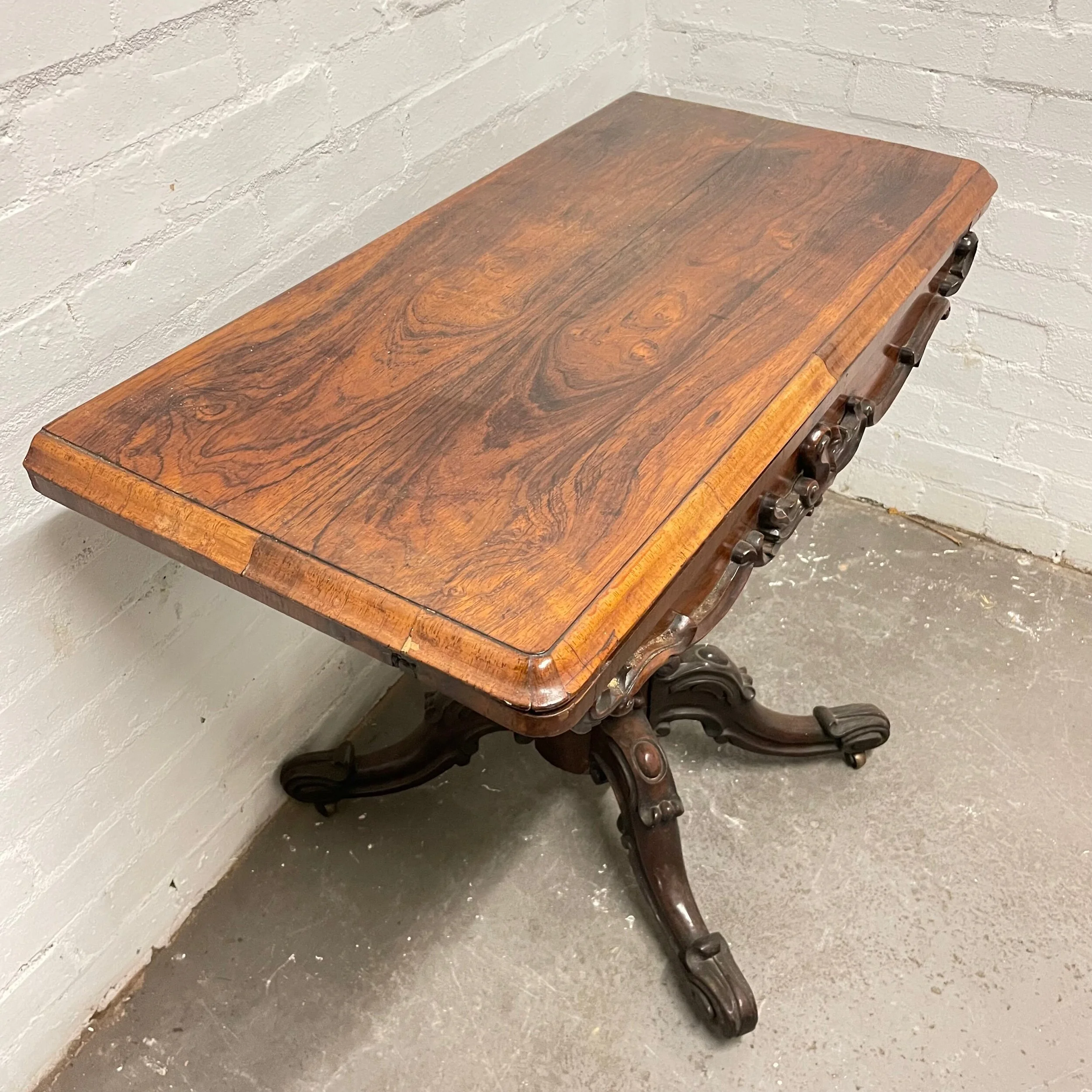 8C2B7F63-70A9-4CDE-AA26-019CF07F4B7F