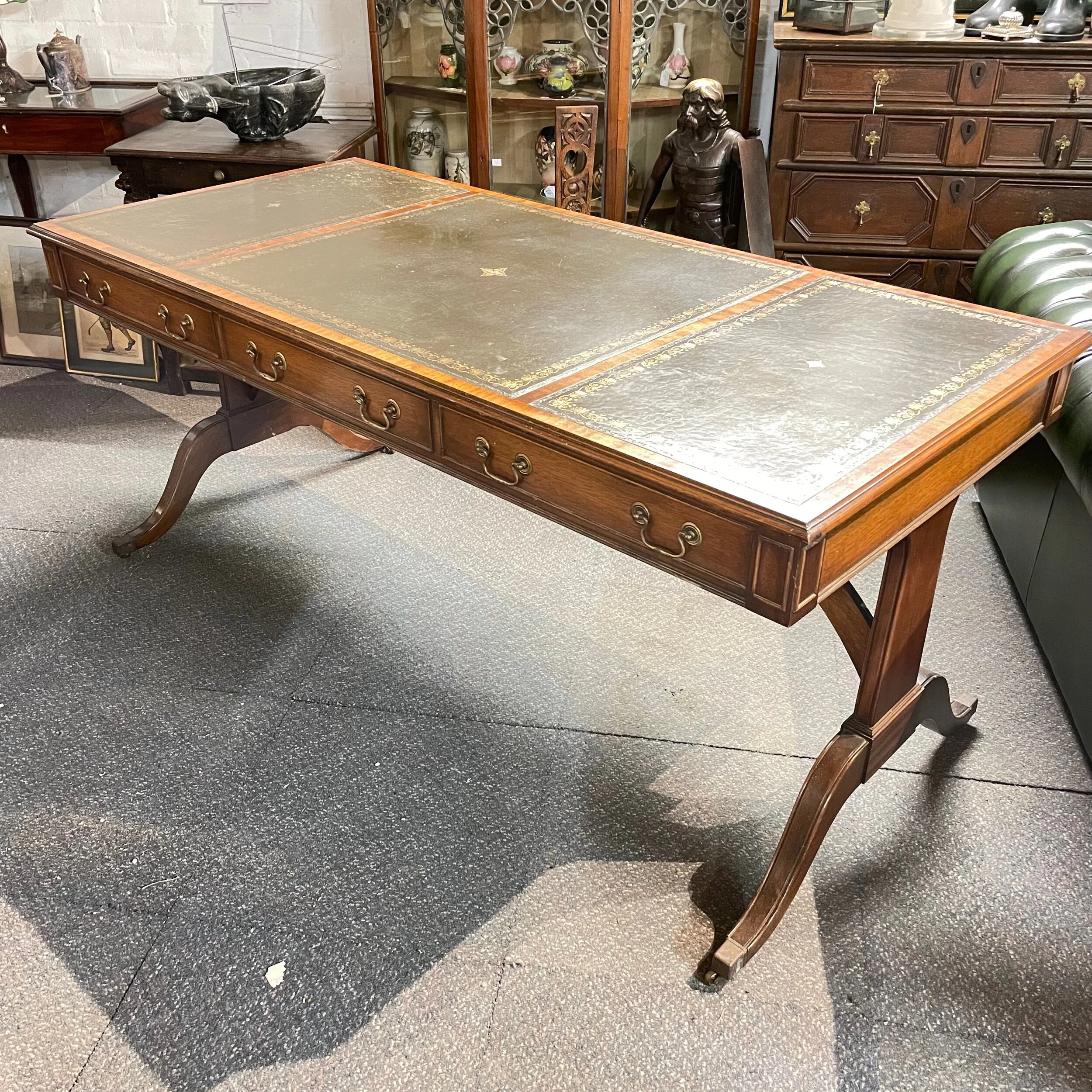 3FD59558-F050-419A-9FA0-BD42824E3848