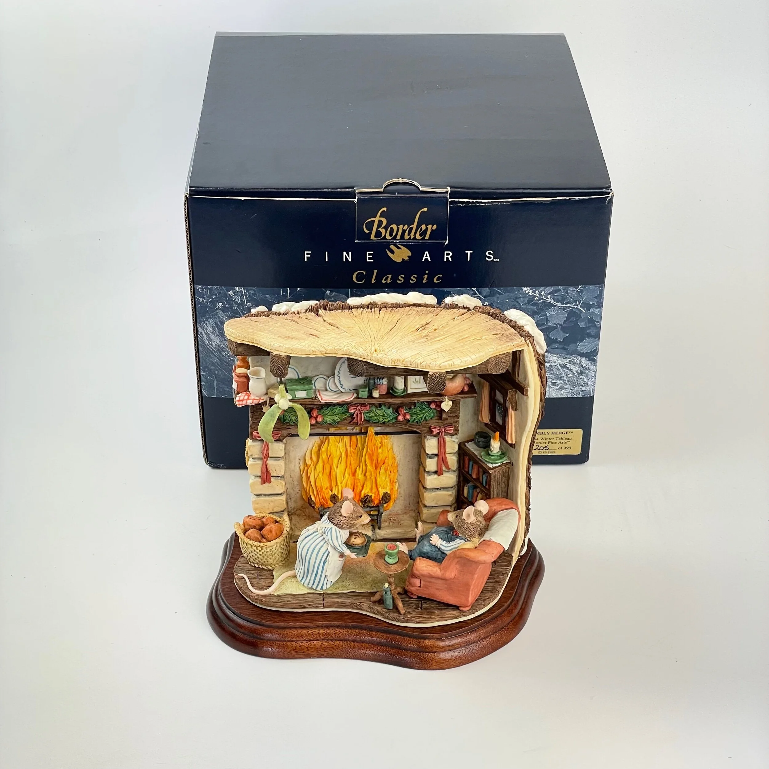 Boxed Border Fine Arts Brambly Hedge Figure Winter Tableau B0554 Limited To 999