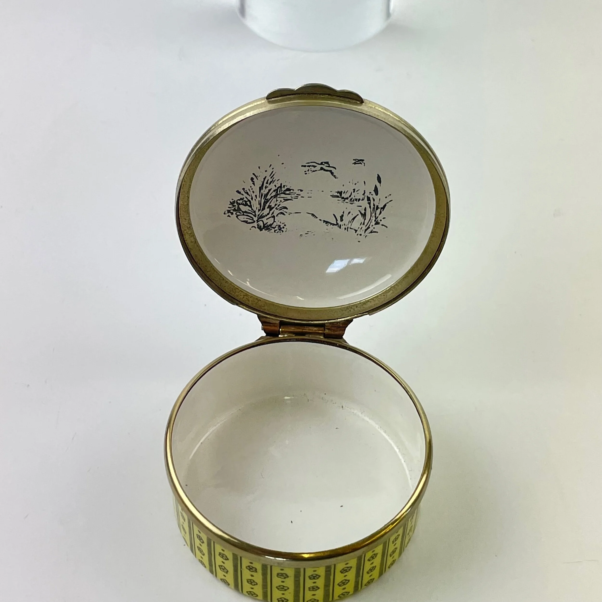 72A7DF4D-C657-42D5-B137-60729215A0DF