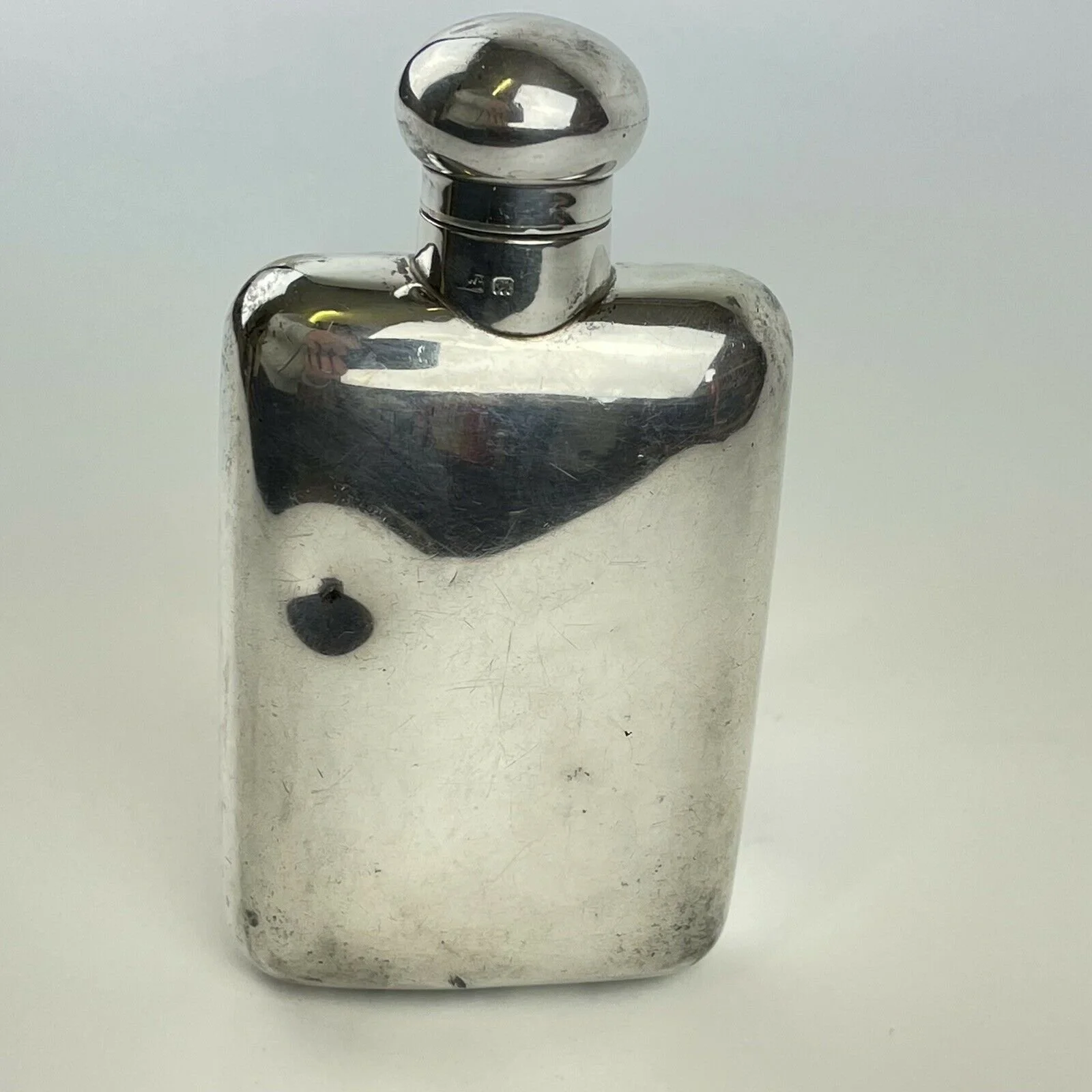 Fine Solid Silver Hip Flask Mappin & Webb George V 1934 Height 13.5cm Dents