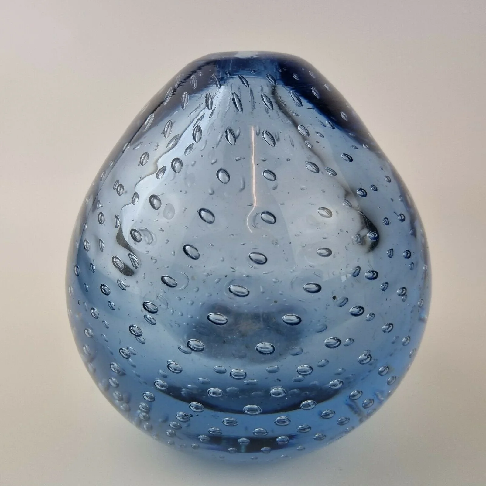 Vintage Whitefriars Blue Glass Vase With Controlled Bubbles 15cm High 3