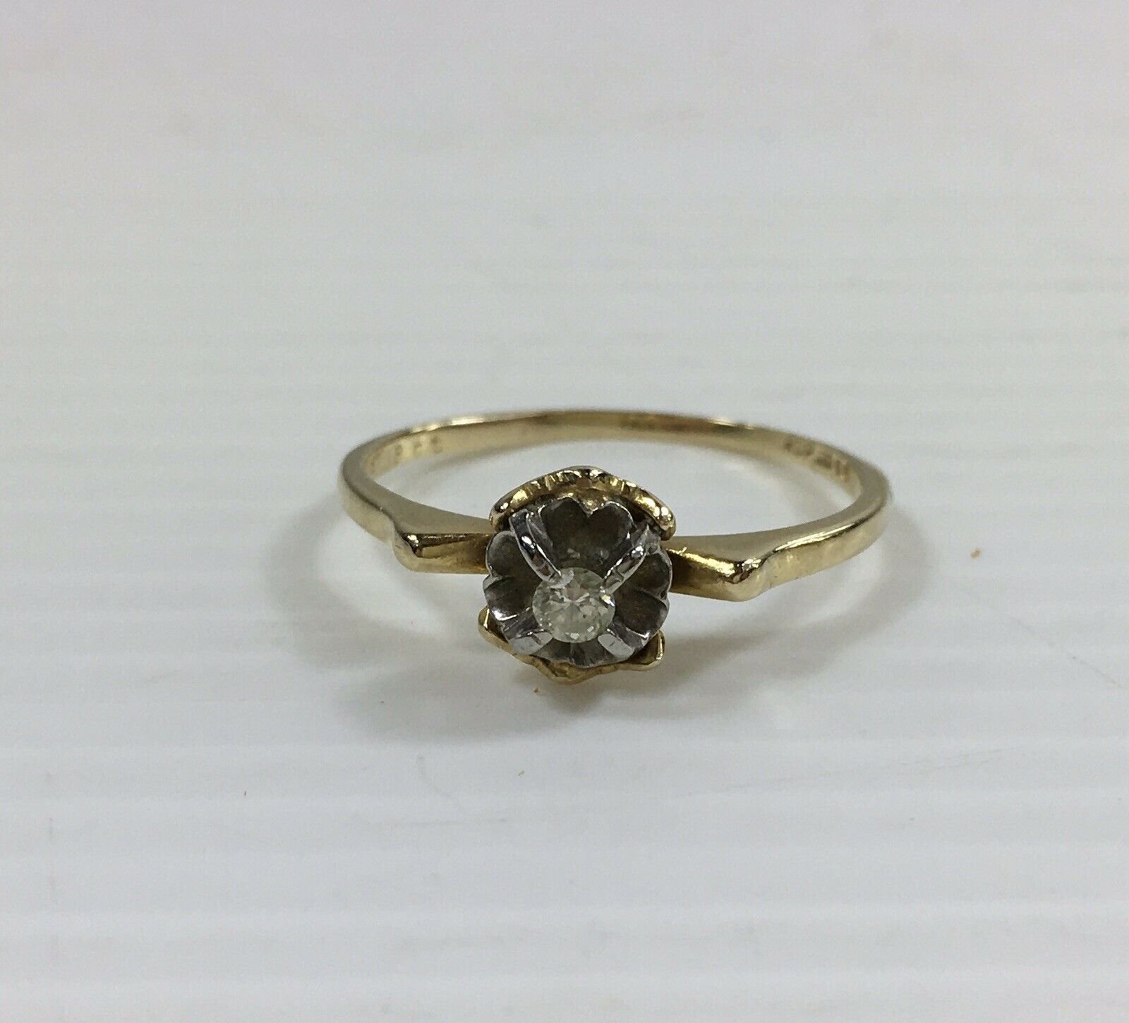 Vintage 18ct Yellow Gold Solitaire Diamond Ring Unusual Mount Size K 1/2
