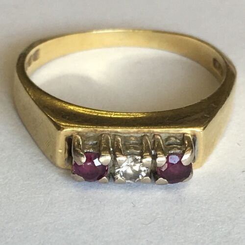 18ct Gold Three Stone Diamond & Ruby Engagement/ Dress Ring Size M - M 1/2