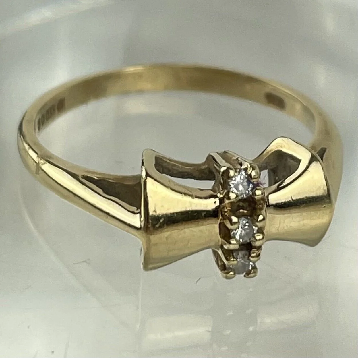 Vintage 9ct Yellow Gold 3 Stone Diamond Ring 1996 Size I 1/2