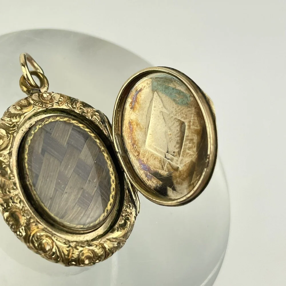 Antique Victorian Yellow Metal Mourning Hair Locket 29mm x 21mm