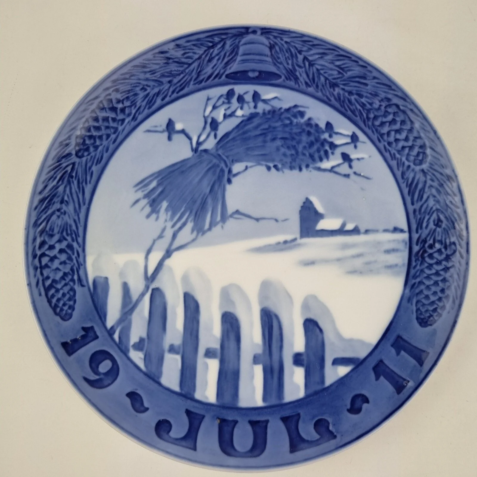 Antique Royal Copenhagen 1911 Christmas Plate 17.7cm