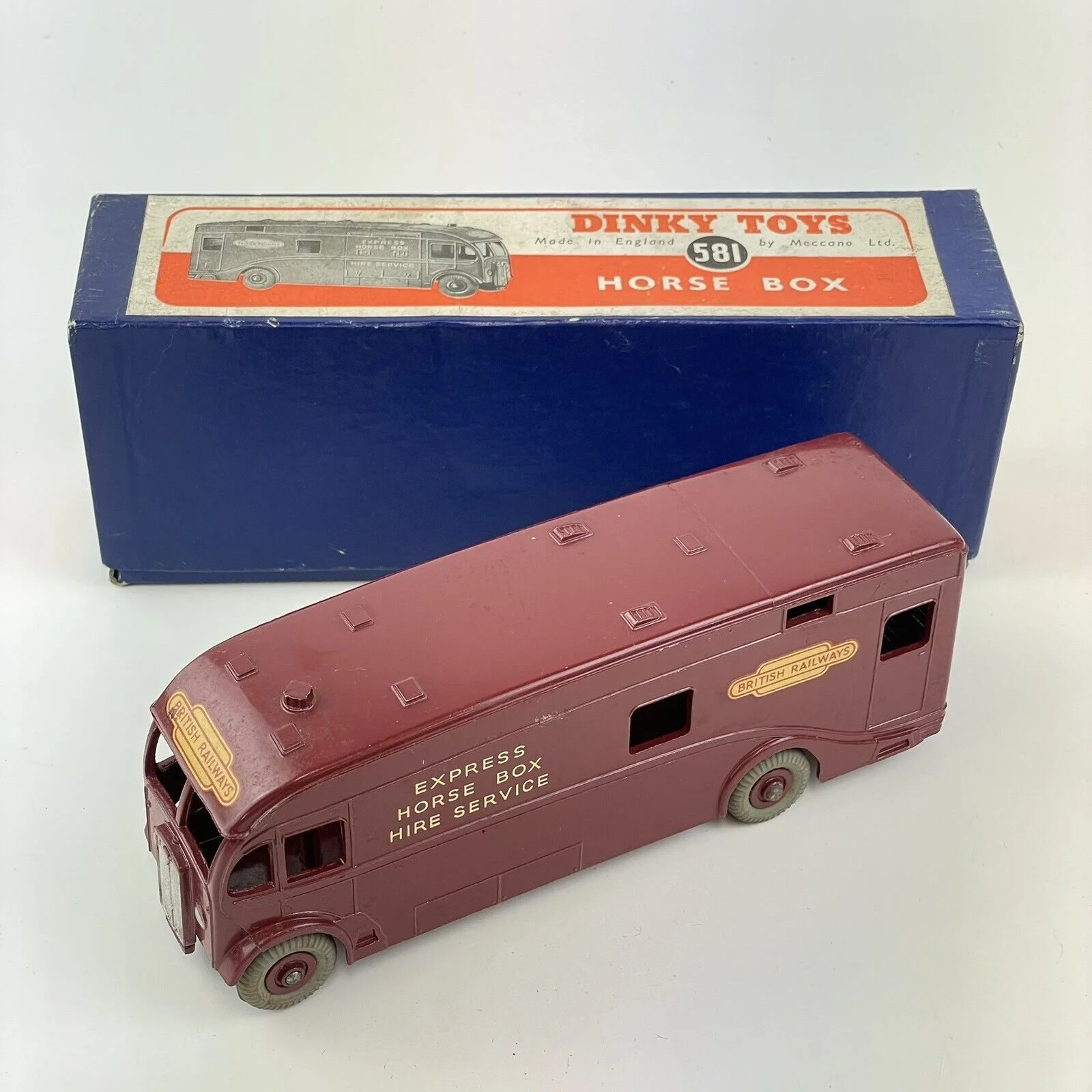 Vintage Boxed Dinky Toys Supertoys No. 581 Horse Box
