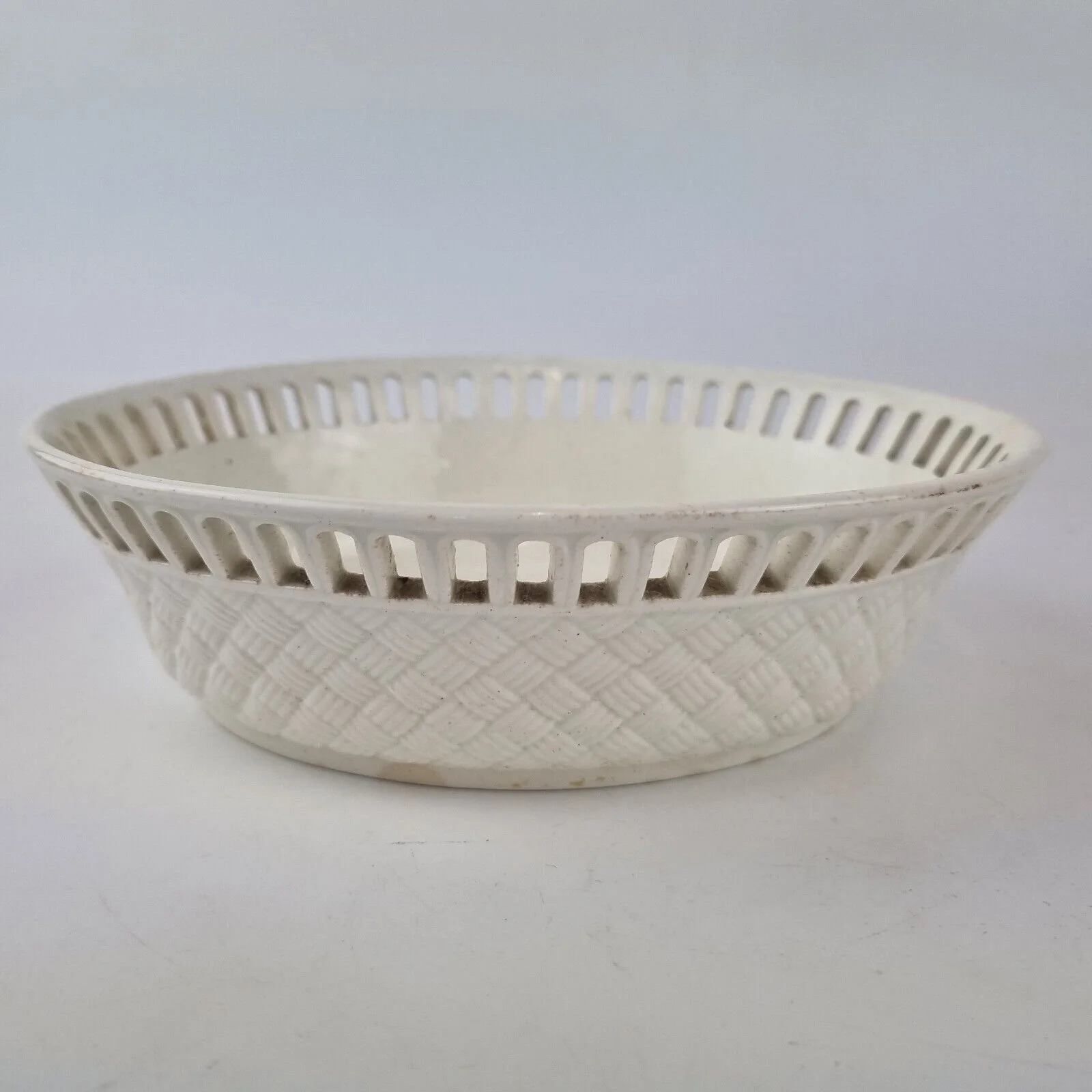 Antique 19th Century Wedgwood Creamware Bowl With Weave Decoration 17.5cm