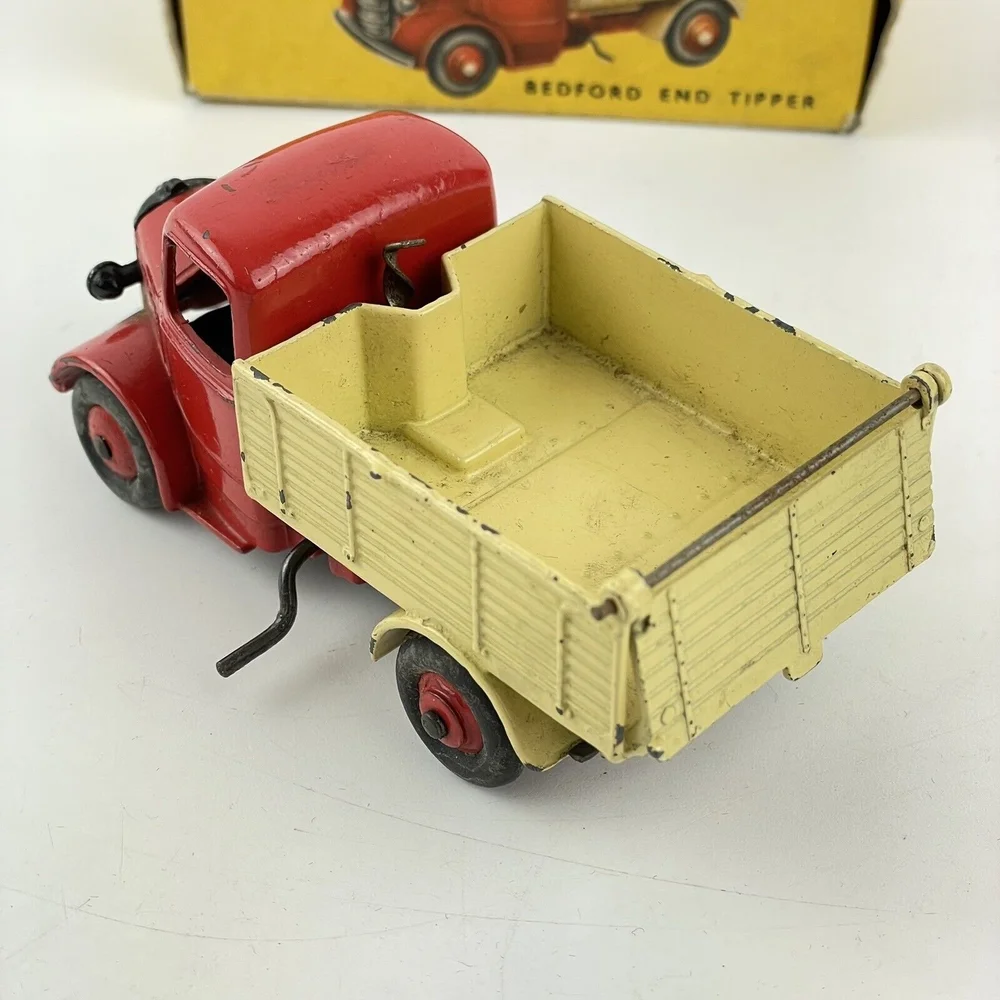 VRAI et RARE DINKY TOYS 410 BEDFORD MJ Hire et ROYAL mail  sans boîte