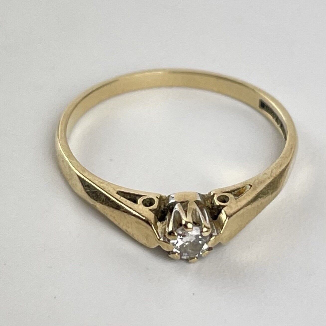 Vintage 9ct Yellow Gold Diamond Solitaire Ring Size M 1.5g