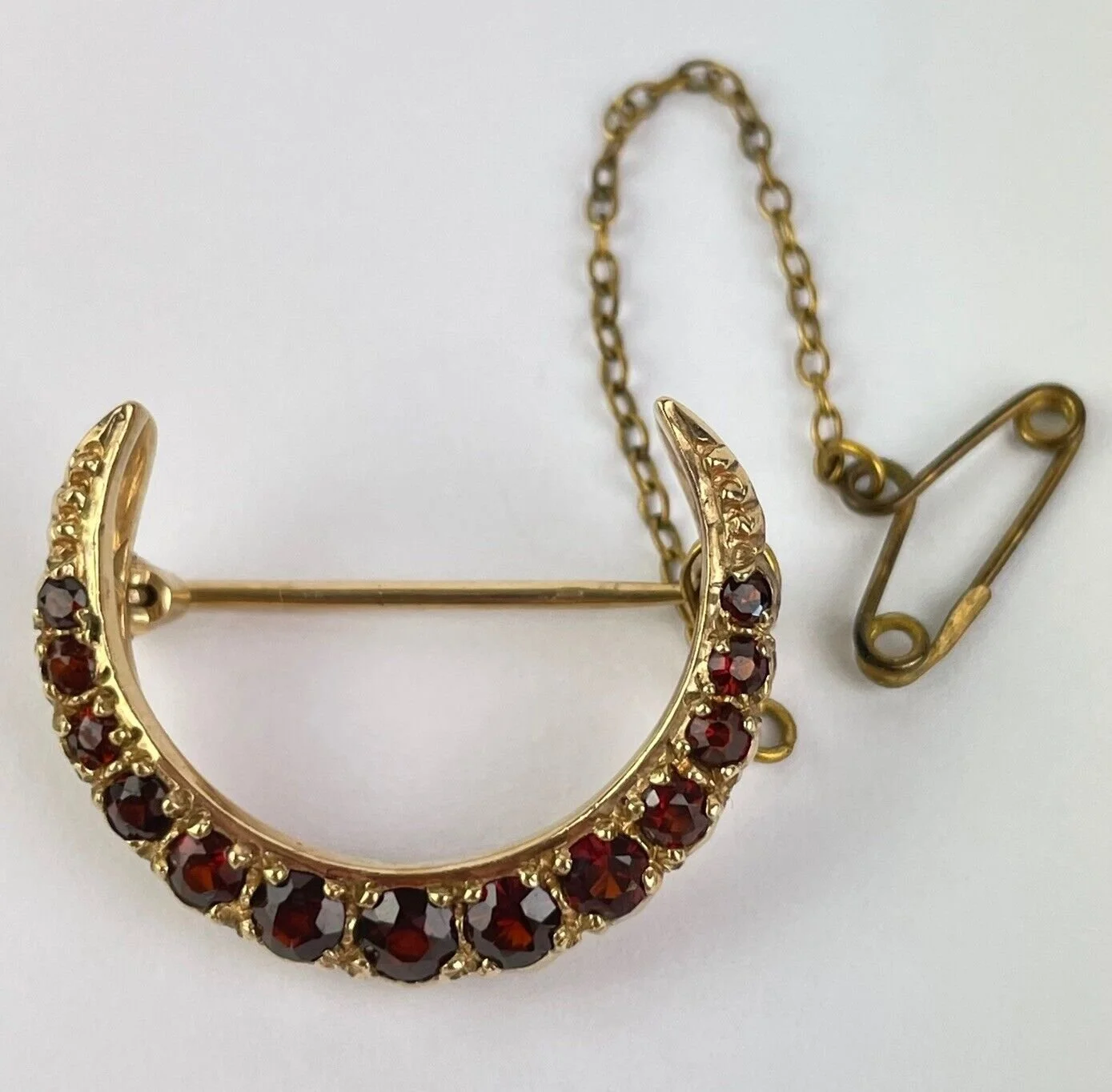 Vintage 9ct Yellow Gold Garnet Set Crescent Brooch 2.1cm X 2.6cm 4g