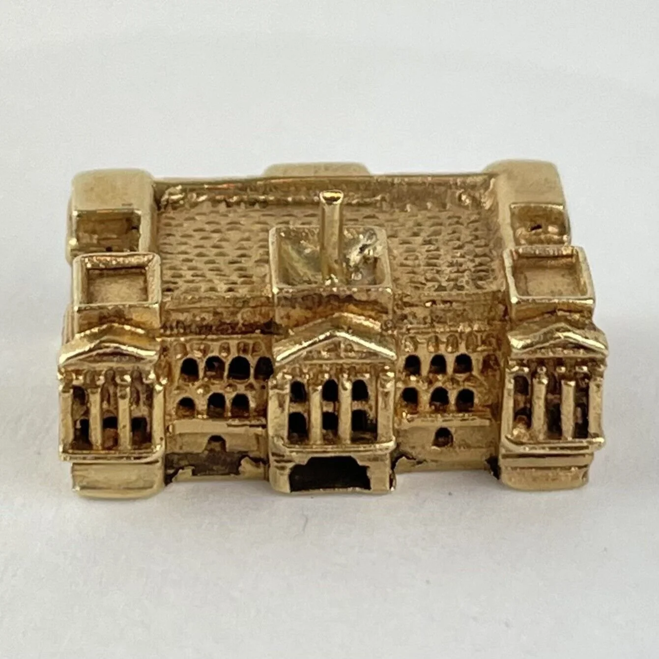 Vintage 9ct Yellow Gold Buckingham Palace Charm 4.6g 1.7cm